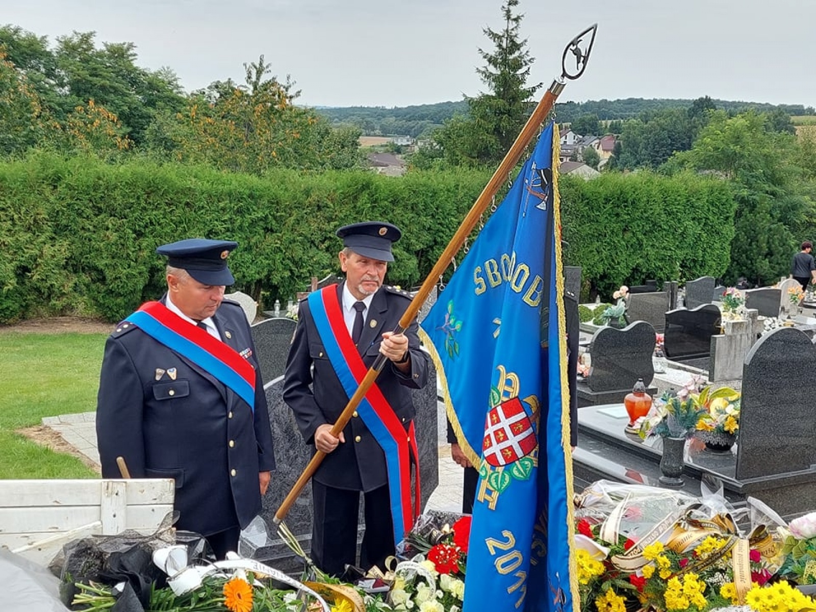 Zdjęcie w galerii na portalu naszraciborz.pl: Ostatnie pożegnanie śp. Huberta Oczadłego, sołtysa i prezesa OSP Nowa Wioska wiadomości z regionu