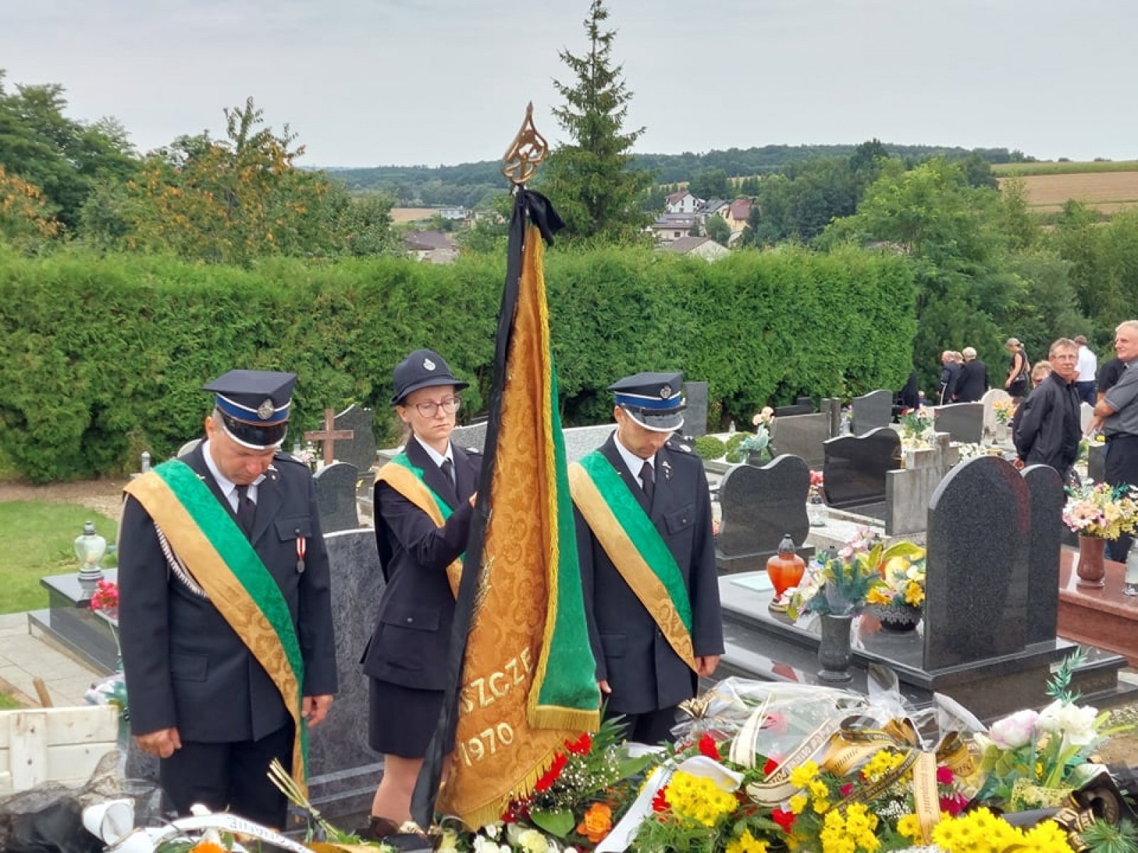 Zdjęcie w galerii na portalu naszraciborz.pl: Ostatnie pożegnanie śp. Huberta Oczadłego, sołtysa i prezesa OSP Nowa Wioska wiadomości z regionu