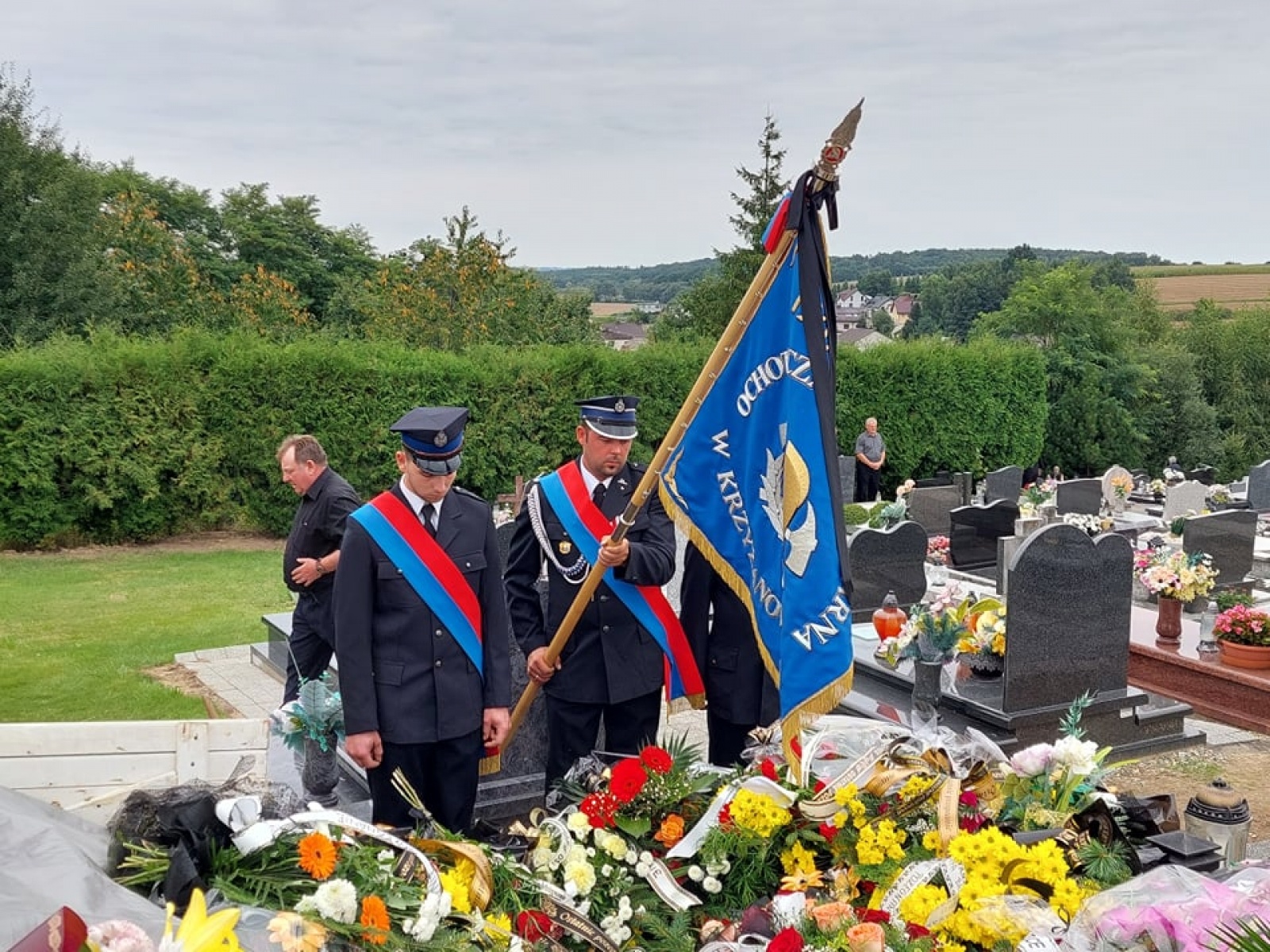 Zdjęcie w galerii na portalu naszraciborz.pl: Ostatnie pożegnanie śp. Huberta Oczadłego, sołtysa i prezesa OSP Nowa Wioska wiadomości z regionu