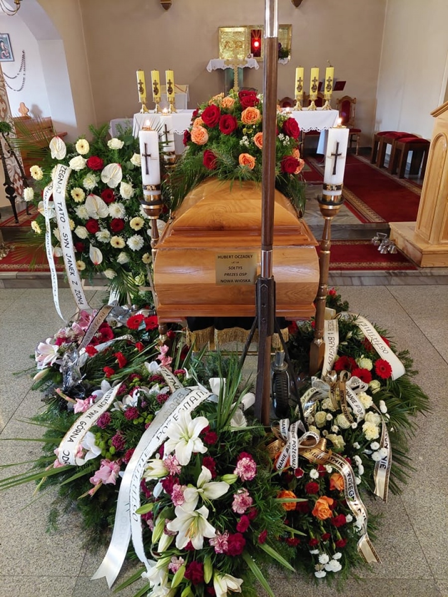 Zdjęcie w galerii na portalu naszraciborz.pl: Ostatnie pożegnanie śp. Huberta Oczadłego, sołtysa i prezesa OSP Nowa Wioska wiadomości z regionu