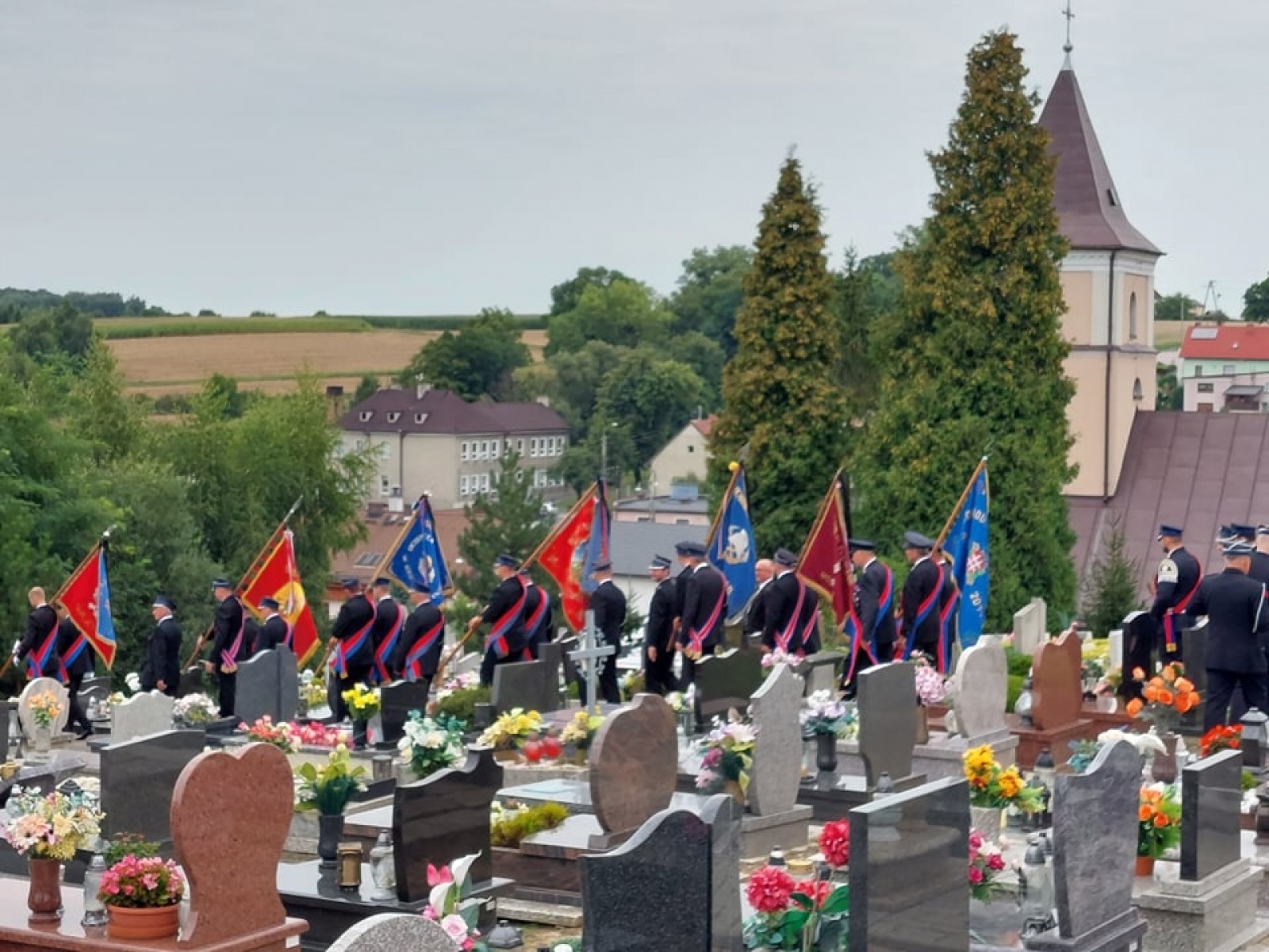 Zdjęcie w galerii na portalu naszraciborz.pl: Ostatnie pożegnanie śp. Huberta Oczadłego, sołtysa i prezesa OSP Nowa Wioska wiadomości z regionu