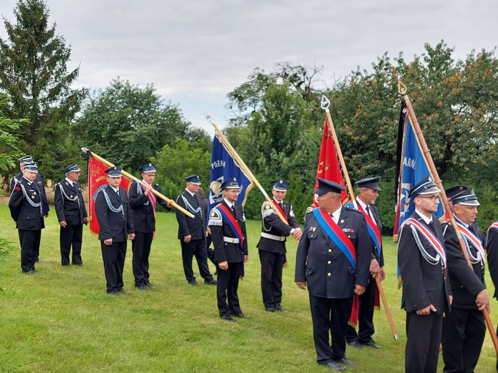 Zdjęcie w galerii na portalu naszraciborz.pl: Ostatnie pożegnanie śp. Huberta Oczadłego, sołtysa i prezesa OSP Nowa Wioska wiadomości z regionu