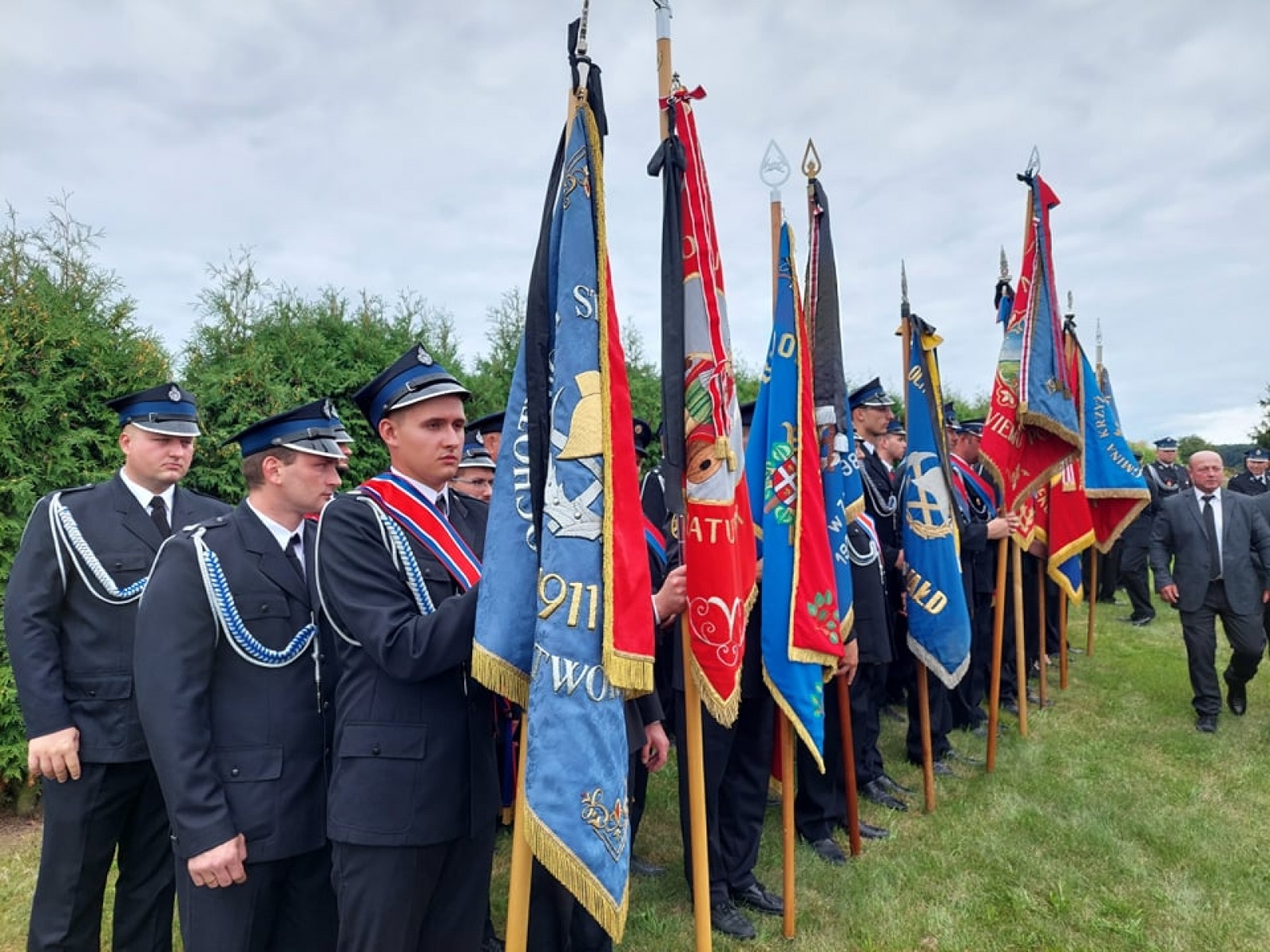 Zdjęcie w galerii na portalu naszraciborz.pl: Ostatnie pożegnanie śp. Huberta Oczadłego, sołtysa i prezesa OSP Nowa Wioska wiadomości z regionu