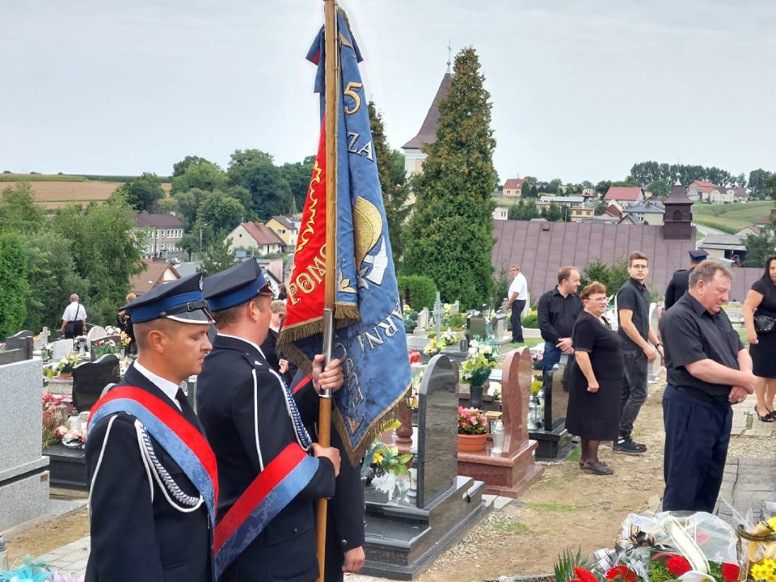 Zdjęcie w galerii na portalu naszraciborz.pl: Ostatnie pożegnanie śp. Huberta Oczadłego, sołtysa i prezesa OSP Nowa Wioska wiadomości z regionu