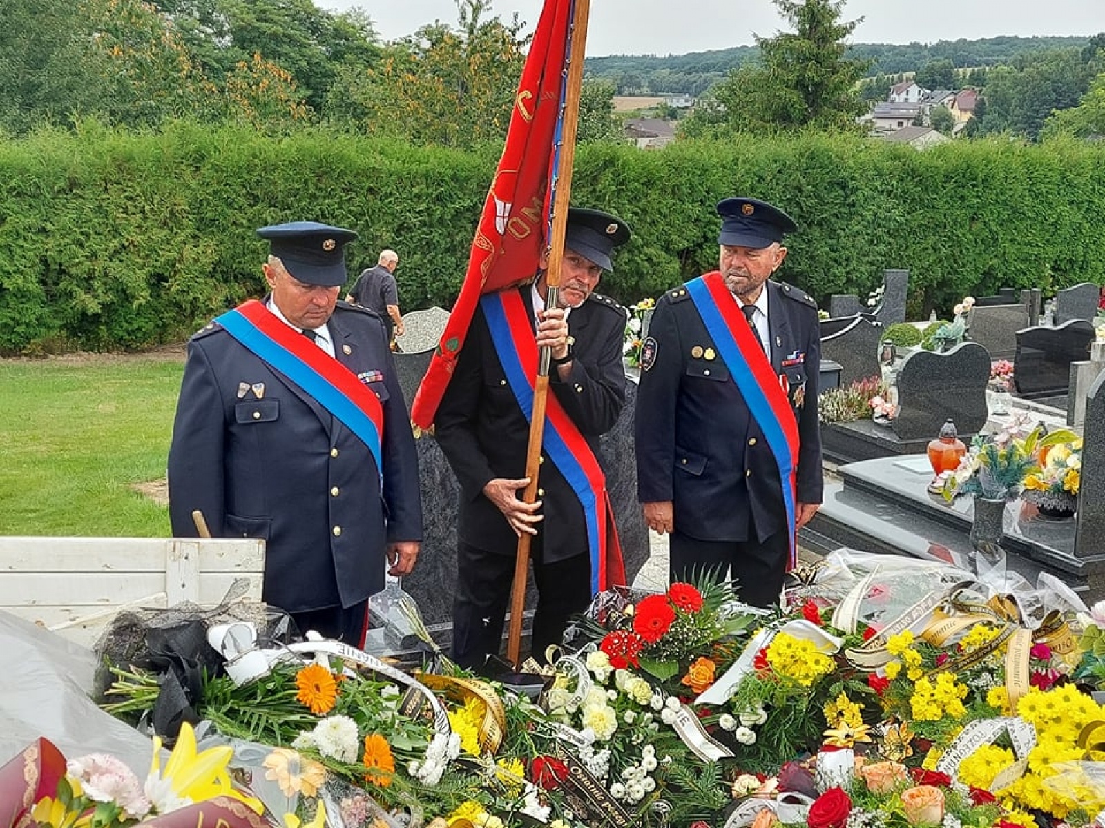 Zdjęcie w galerii na portalu naszraciborz.pl: Ostatnie pożegnanie śp. Huberta Oczadłego, sołtysa i prezesa OSP Nowa Wioska wiadomości z regionu