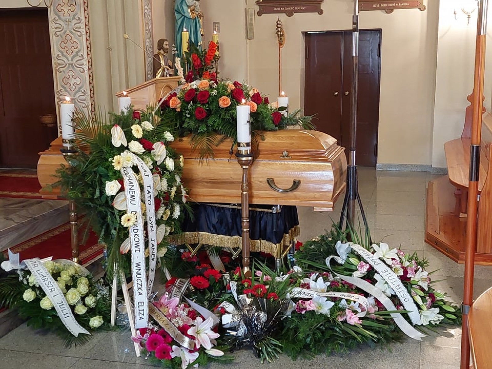 Zdjęcie w galerii na portalu naszraciborz.pl: Ostatnie pożegnanie śp. Huberta Oczadłego, sołtysa i prezesa OSP Nowa Wioska wiadomości z regionu