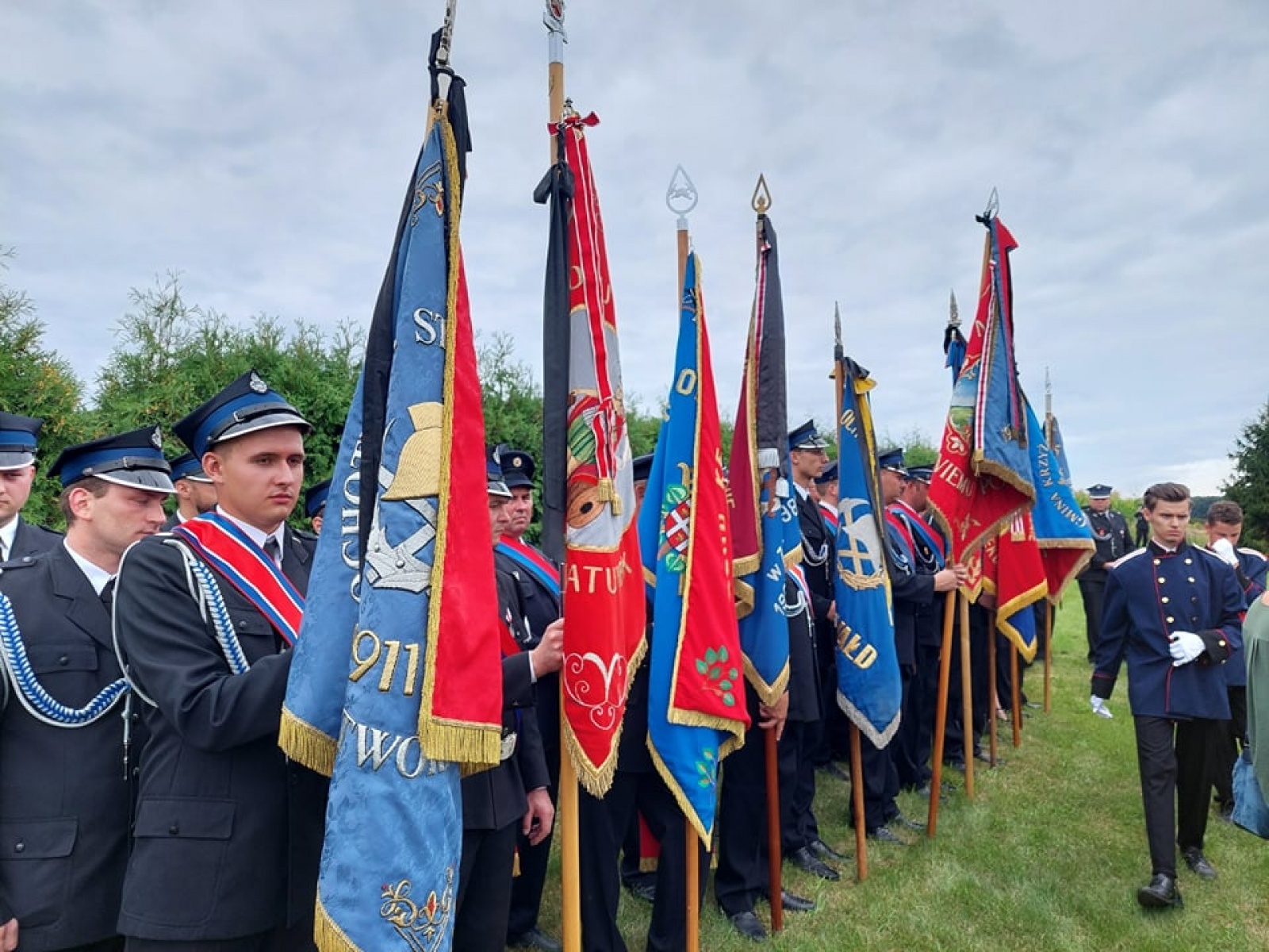 Zdjęcie w galerii na portalu naszraciborz.pl: Ostatnie pożegnanie śp. Huberta Oczadłego, sołtysa i prezesa OSP Nowa Wioska wiadomości z regionu