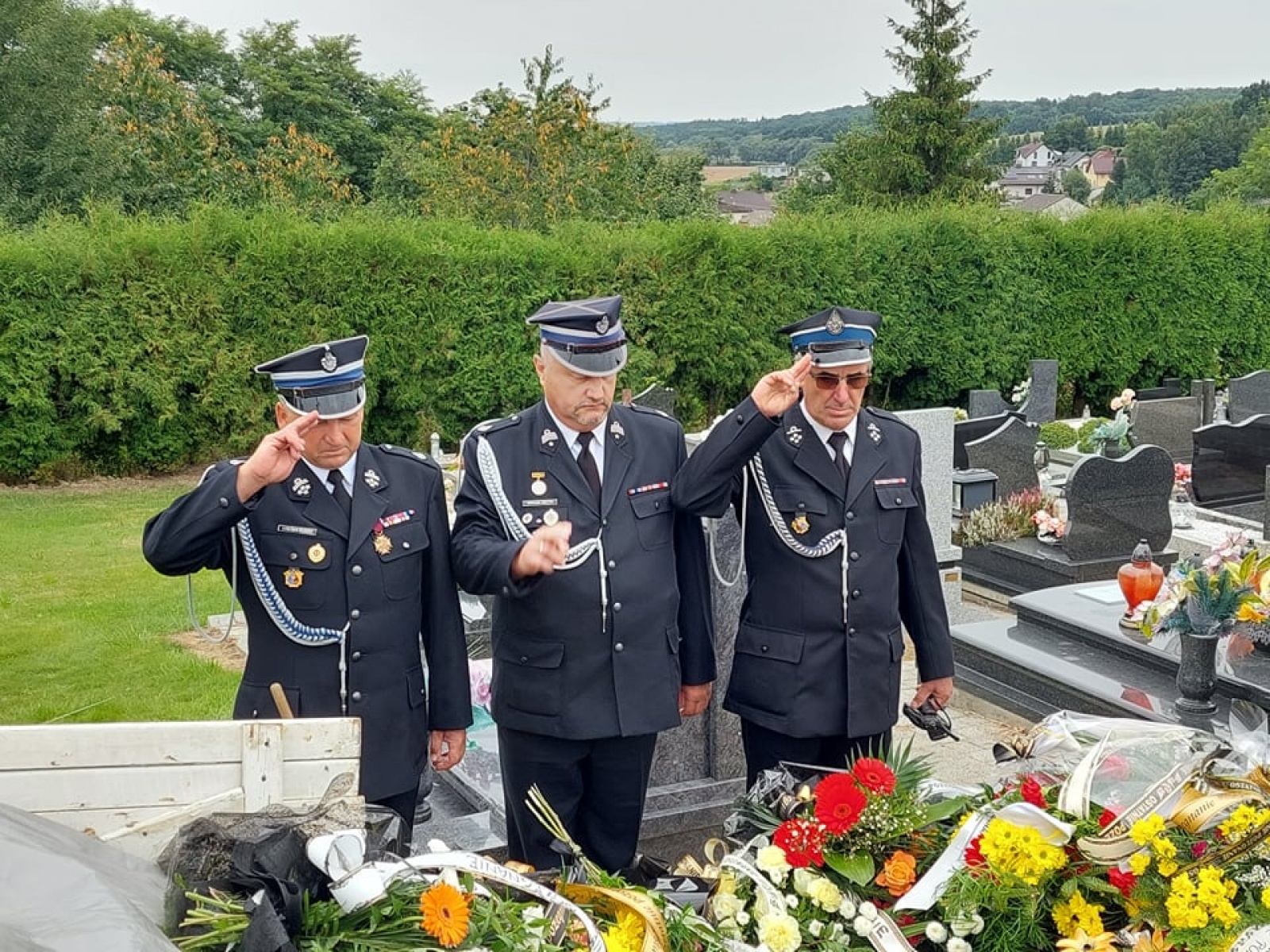 Zdjęcie w galerii na portalu naszraciborz.pl: Ostatnie pożegnanie śp. Huberta Oczadłego, sołtysa i prezesa OSP Nowa Wioska wiadomości z regionu