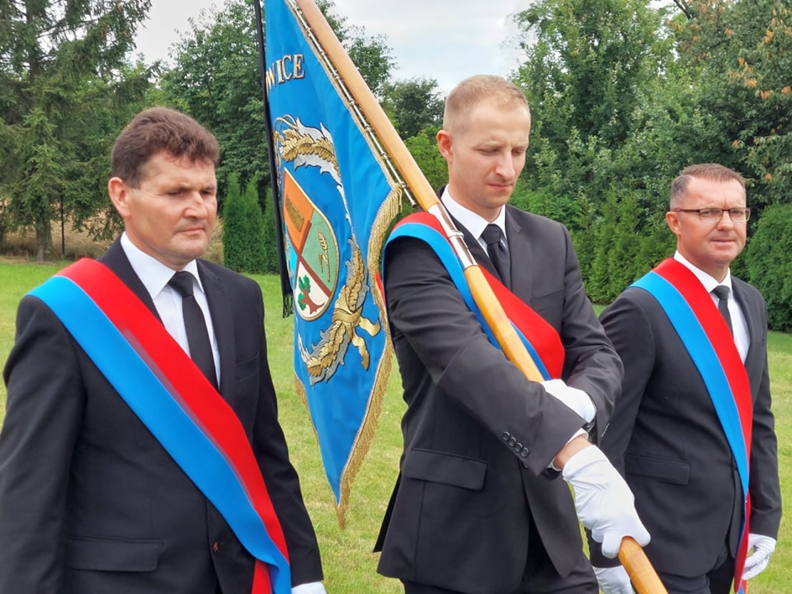 Zdjęcie w galerii na portalu naszraciborz.pl: Ostatnie pożegnanie śp. Huberta Oczadłego, sołtysa i prezesa OSP Nowa Wioska wiadomości z regionu