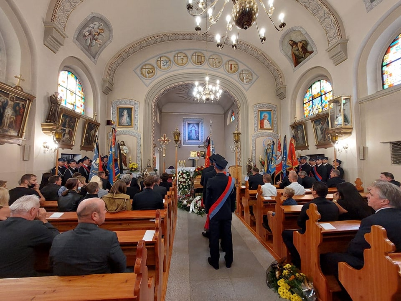 Zdjęcie w galerii na portalu naszraciborz.pl: Ostatnie pożegnanie śp. Huberta Oczadłego, sołtysa i prezesa OSP Nowa Wioska wiadomości z regionu