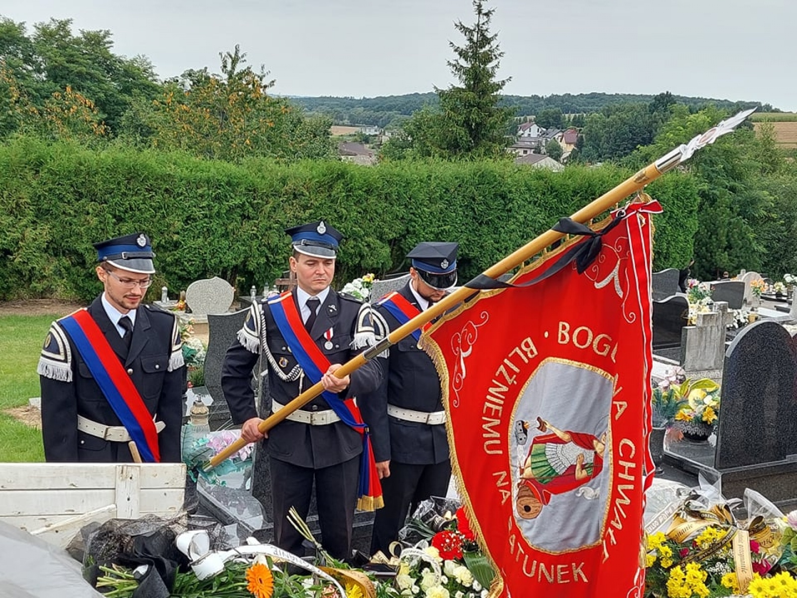 Zdjęcie w galerii na portalu naszraciborz.pl: Ostatnie pożegnanie śp. Huberta Oczadłego, sołtysa i prezesa OSP Nowa Wioska wiadomości z regionu