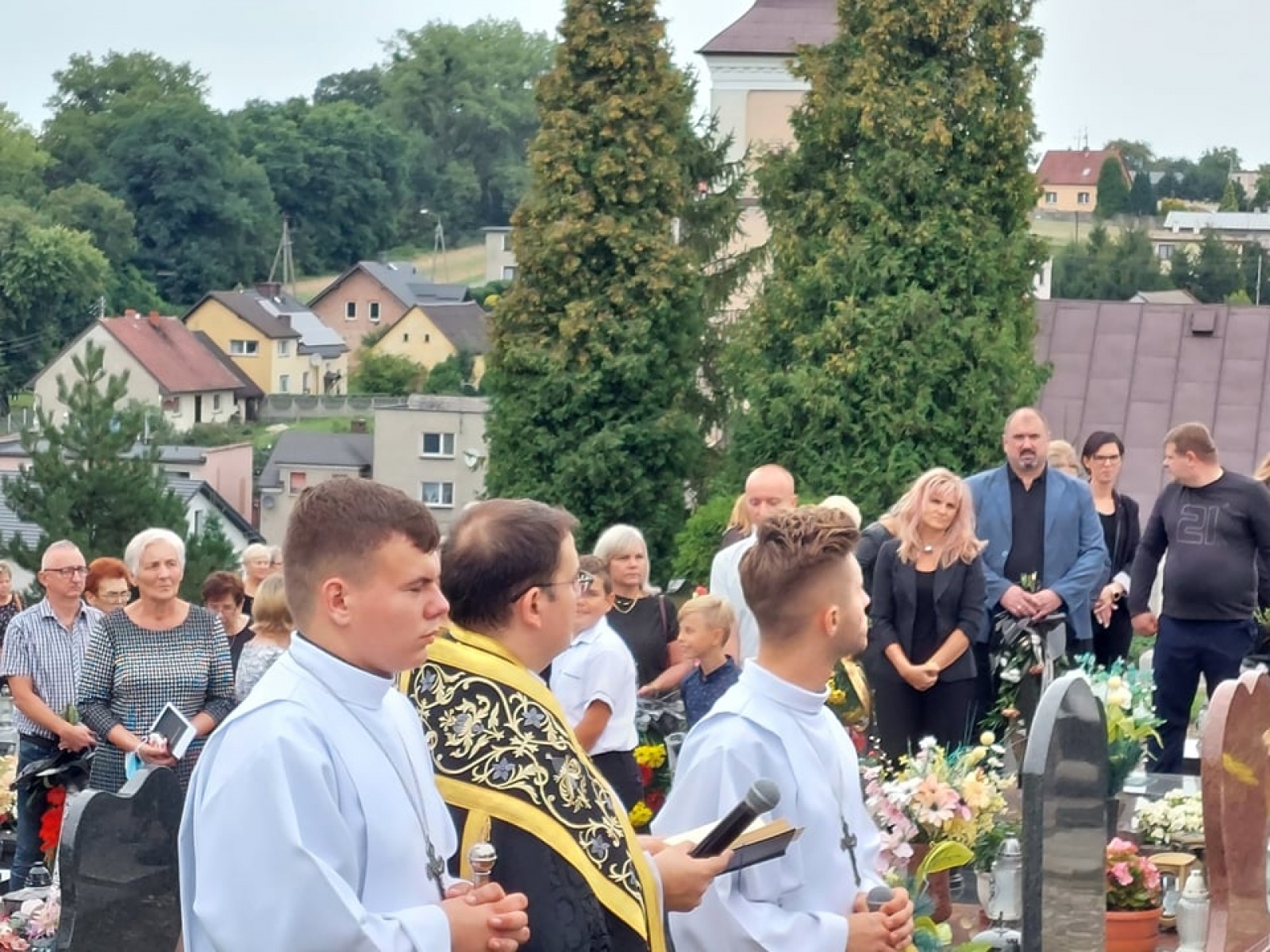 Zdjęcie w galerii na portalu naszraciborz.pl: Ostatnie pożegnanie śp. Huberta Oczadłego, sołtysa i prezesa OSP Nowa Wioska wiadomości z regionu