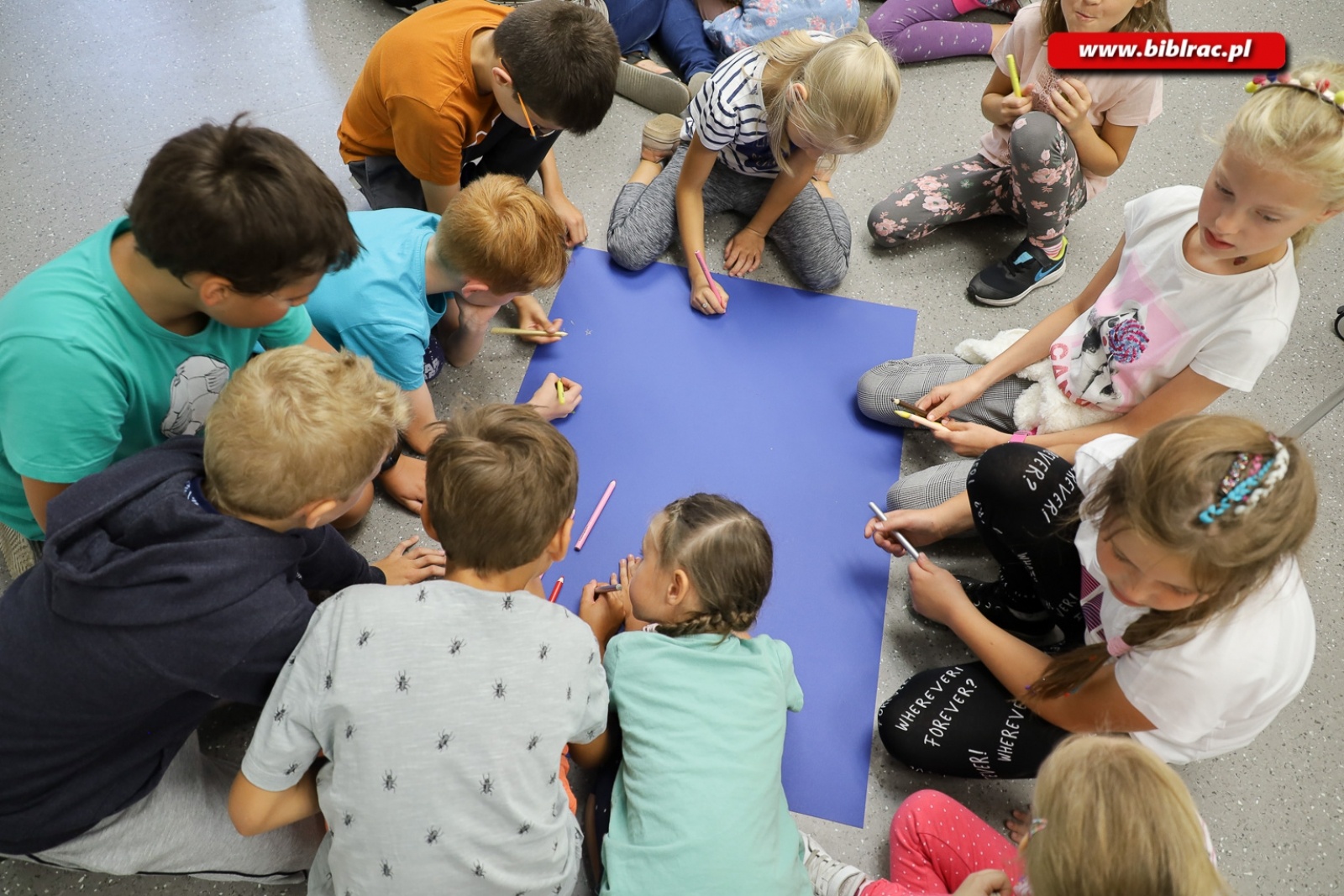 Zdjęcie w galerii na portalu naszraciborz.pl: Droga Mleczna oraz przygody z Tytusem, Romkiem i Atomkiem podczas Kosmicznego Lata z Biblioteką wiadomości z regionu