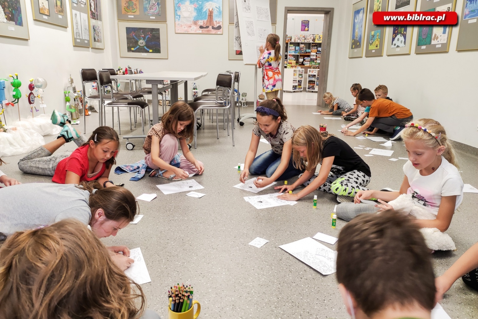 Zdjęcie w galerii na portalu naszraciborz.pl: Droga Mleczna oraz przygody z Tytusem, Romkiem i Atomkiem podczas Kosmicznego Lata z Biblioteką wiadomości z regionu
