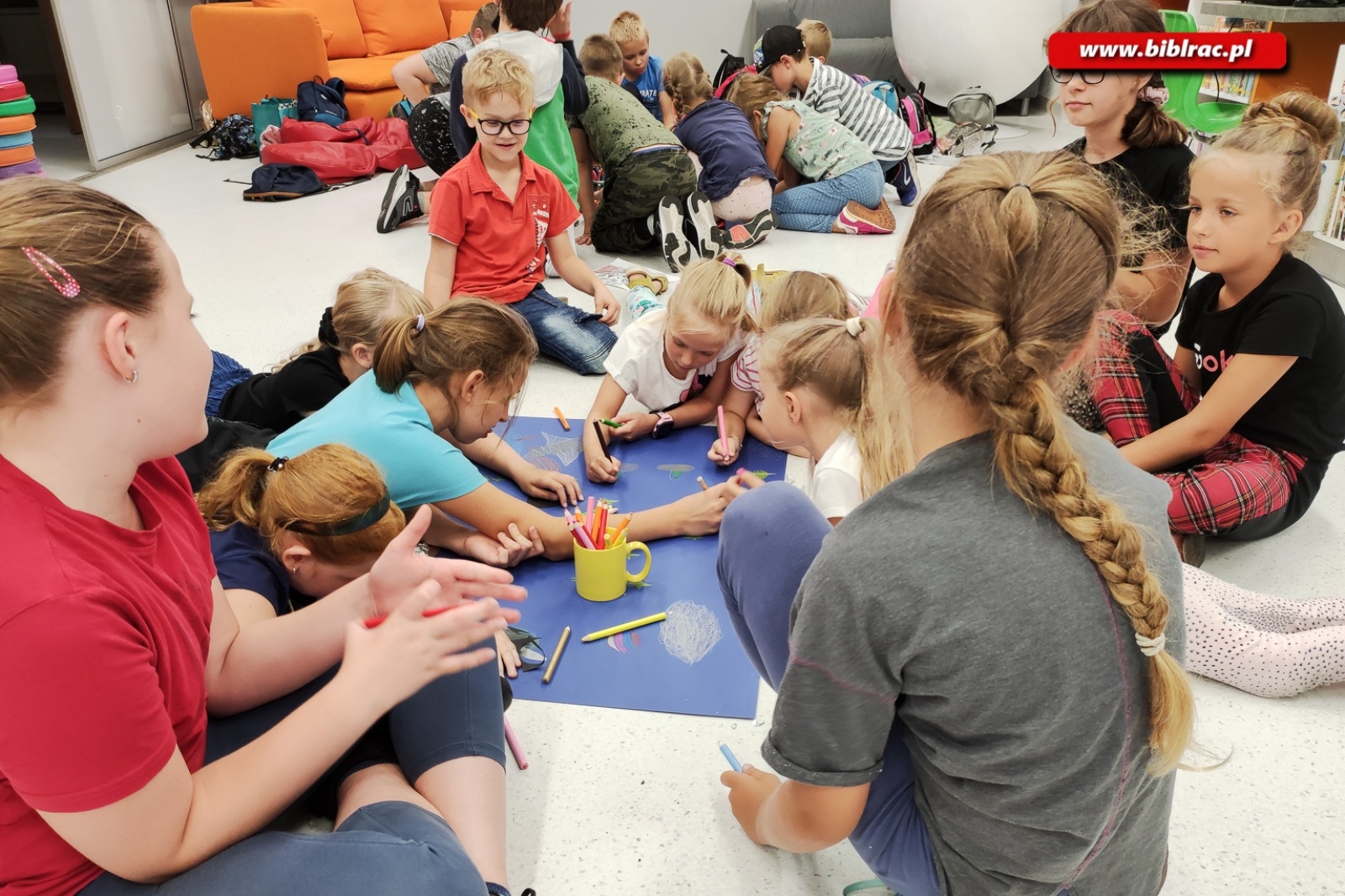 Zdjęcie w galerii na portalu naszraciborz.pl: Droga Mleczna oraz przygody z Tytusem, Romkiem i Atomkiem podczas Kosmicznego Lata z Biblioteką wiadomości z regionu