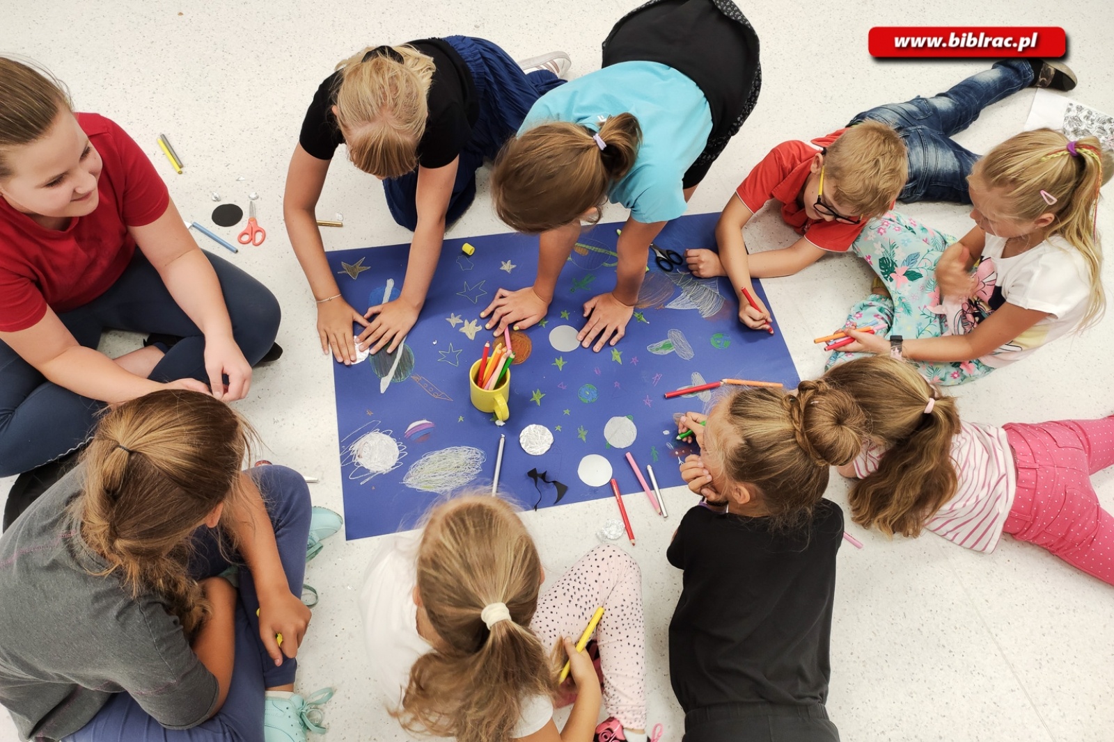 Zdjęcie w galerii na portalu naszraciborz.pl: Droga Mleczna oraz przygody z Tytusem, Romkiem i Atomkiem podczas Kosmicznego Lata z Biblioteką wiadomości z regionu