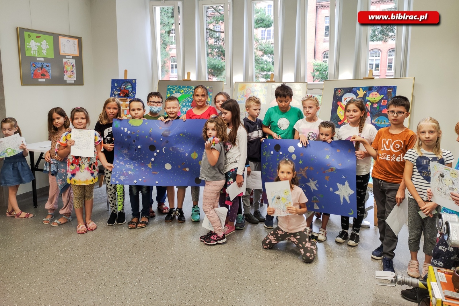 Zdjęcie w galerii na portalu naszraciborz.pl: Droga Mleczna oraz przygody z Tytusem, Romkiem i Atomkiem podczas Kosmicznego Lata z Biblioteką wiadomości z regionu
