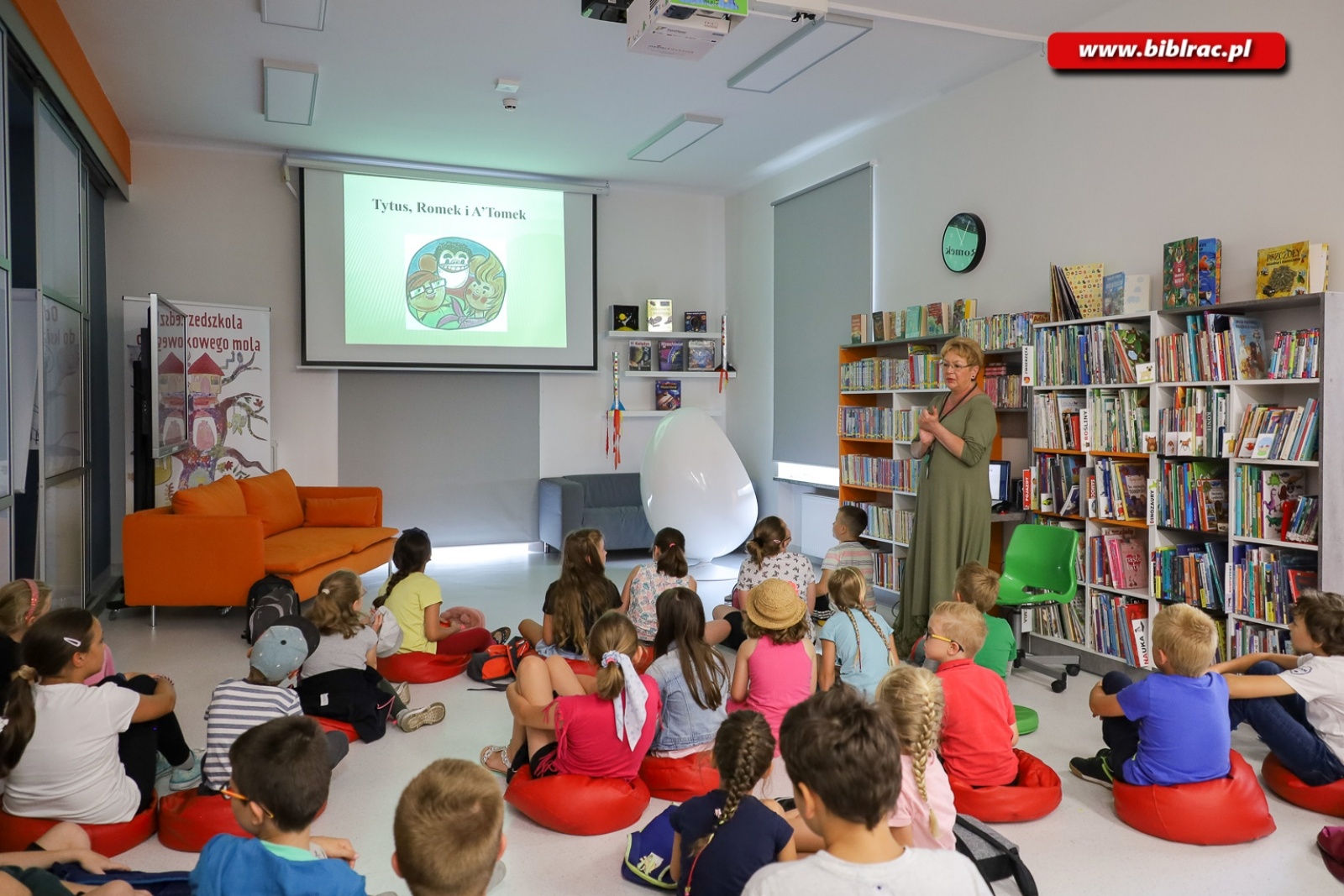 Zdjęcie w galerii na portalu naszraciborz.pl: Droga Mleczna oraz przygody z Tytusem, Romkiem i Atomkiem podczas Kosmicznego Lata z Biblioteką wiadomości z regionu