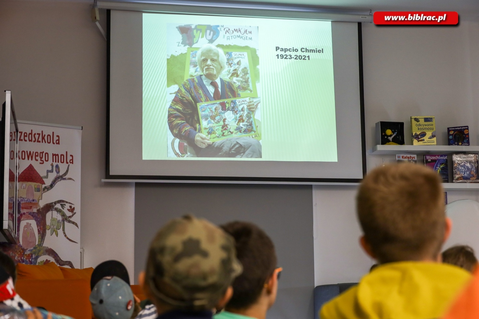 Zdjęcie w galerii na portalu naszraciborz.pl: Droga Mleczna oraz przygody z Tytusem, Romkiem i Atomkiem podczas Kosmicznego Lata z Biblioteką wiadomości z regionu