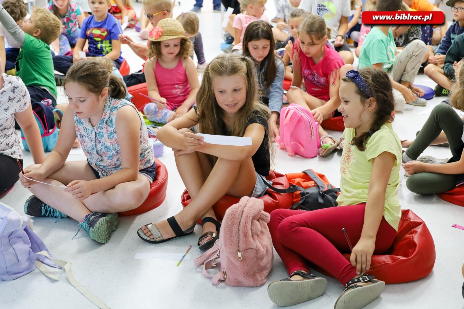 Zdjęcie w galerii na portalu naszraciborz.pl: Droga Mleczna oraz przygody z Tytusem, Romkiem i Atomkiem podczas Kosmicznego Lata z Biblioteką wiadomości z regionu