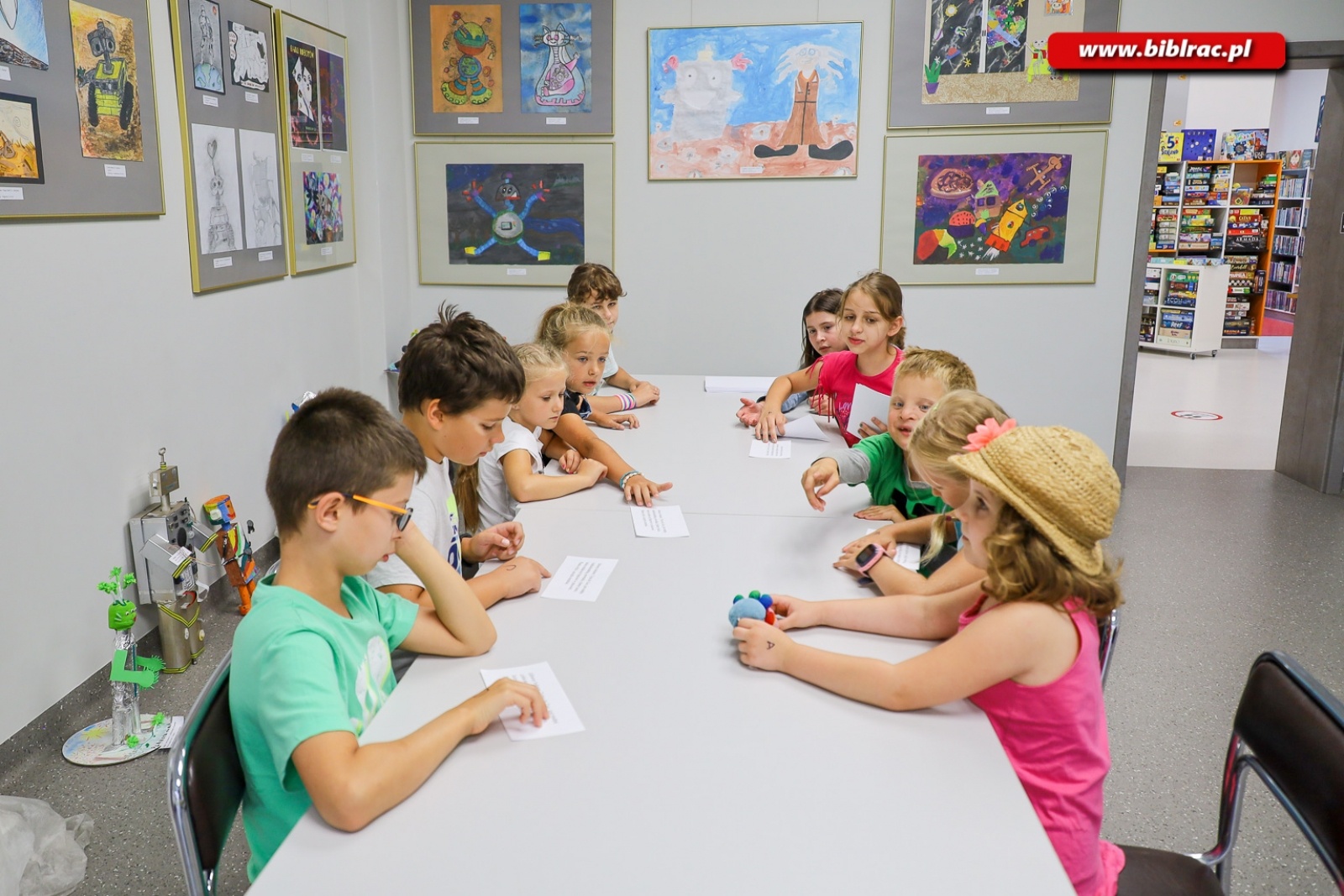 Zdjęcie w galerii na portalu naszraciborz.pl: Droga Mleczna oraz przygody z Tytusem, Romkiem i Atomkiem podczas Kosmicznego Lata z Biblioteką wiadomości z regionu