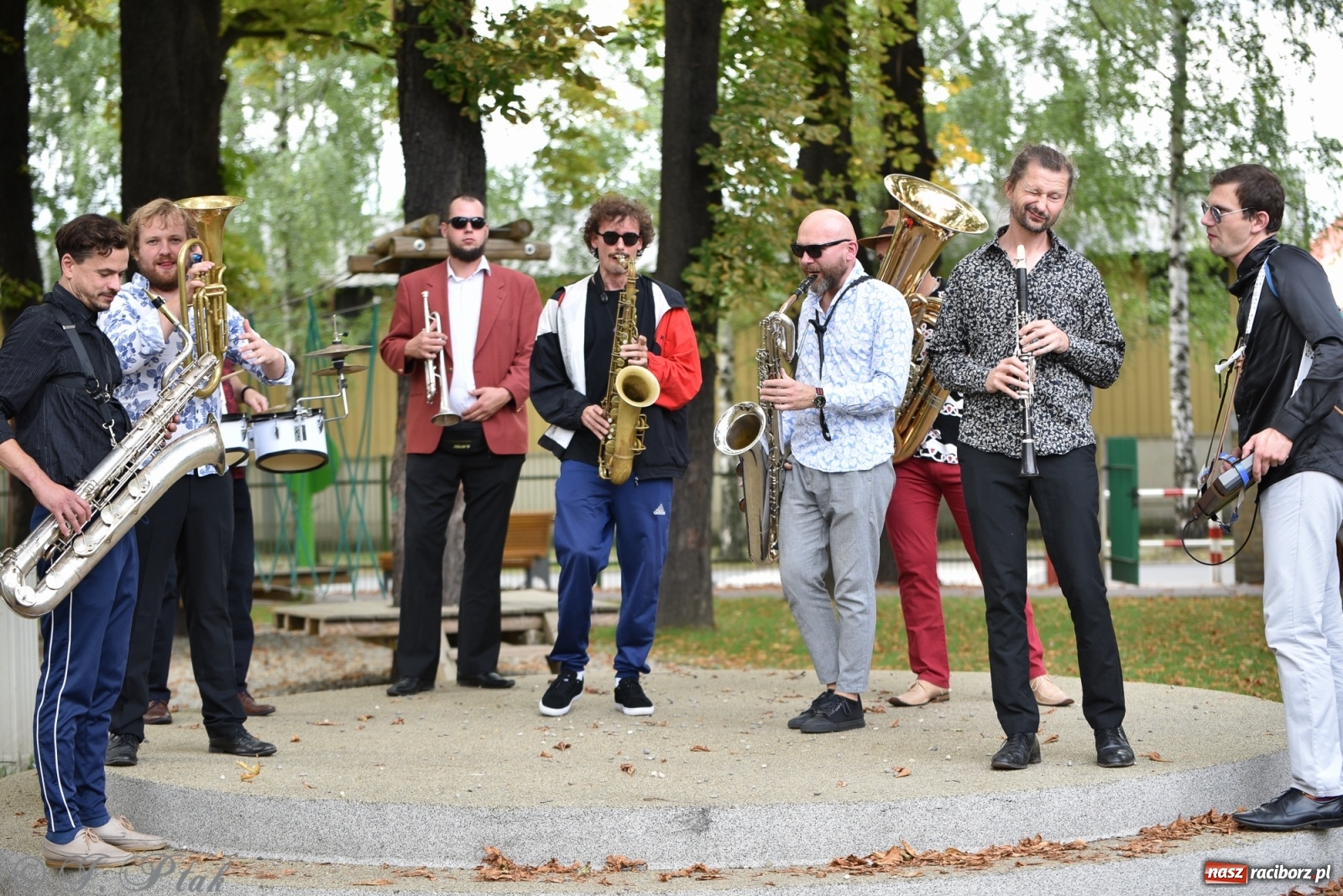 Zdjęcie w galerii na portalu naszraciborz.pl: Racibórz. Akcja artystyczna nieoczywista i Fanfara Awantura wiadomości z regionu