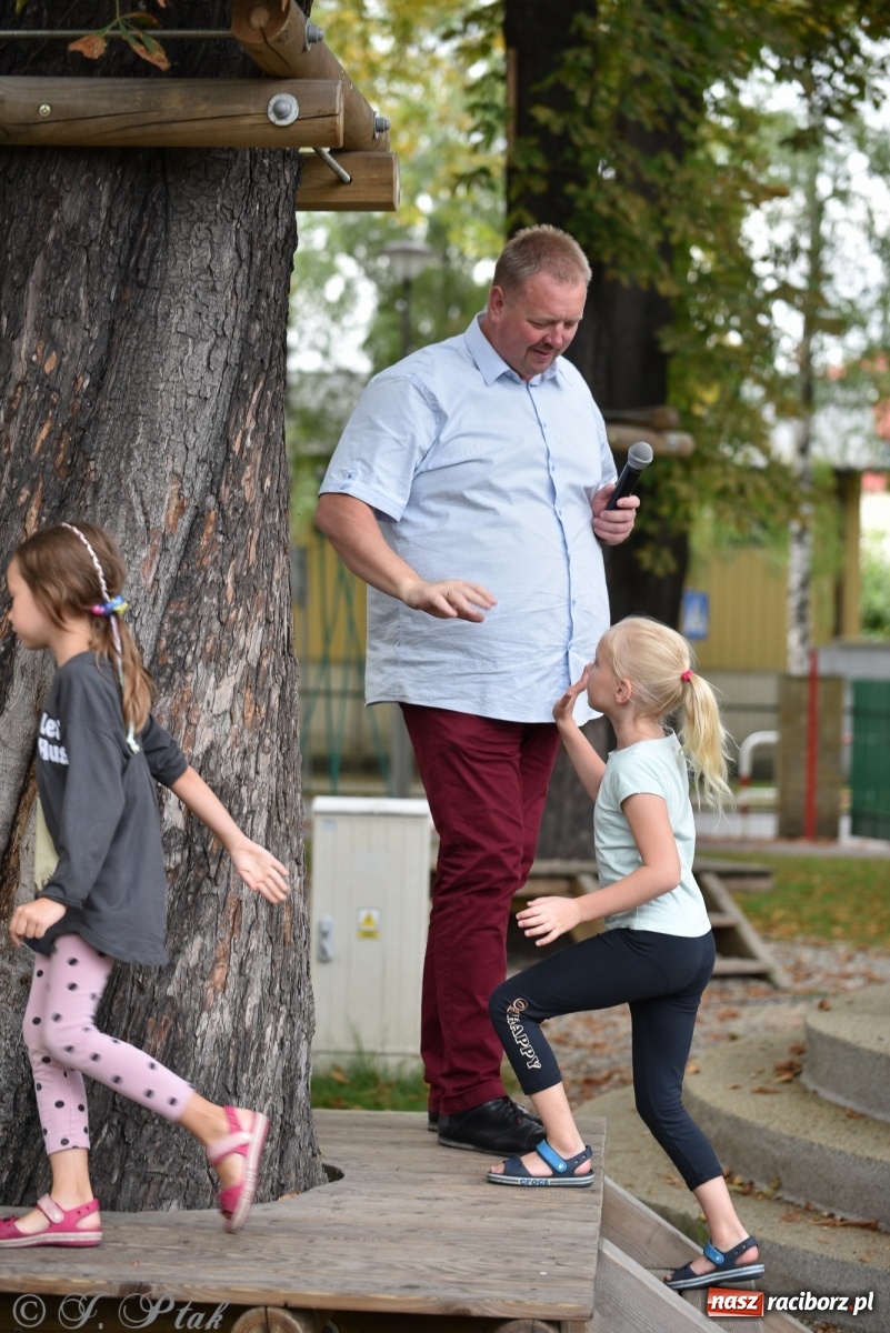 Zdjęcie w galerii na portalu naszraciborz.pl: Racibórz. Akcja artystyczna nieoczywista i Fanfara Awantura wiadomości z regionu