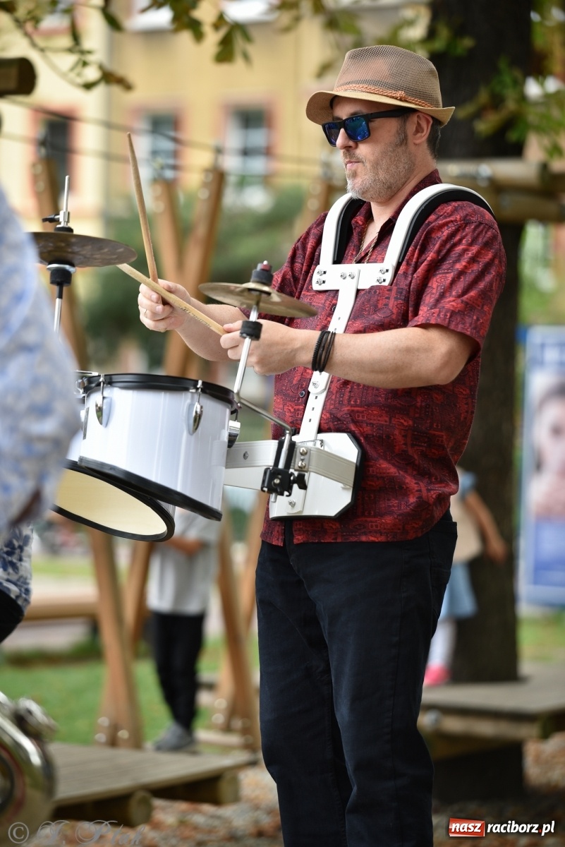 Zdjęcie w galerii na portalu naszraciborz.pl: Racibórz. Akcja artystyczna nieoczywista i Fanfara Awantura wiadomości z regionu