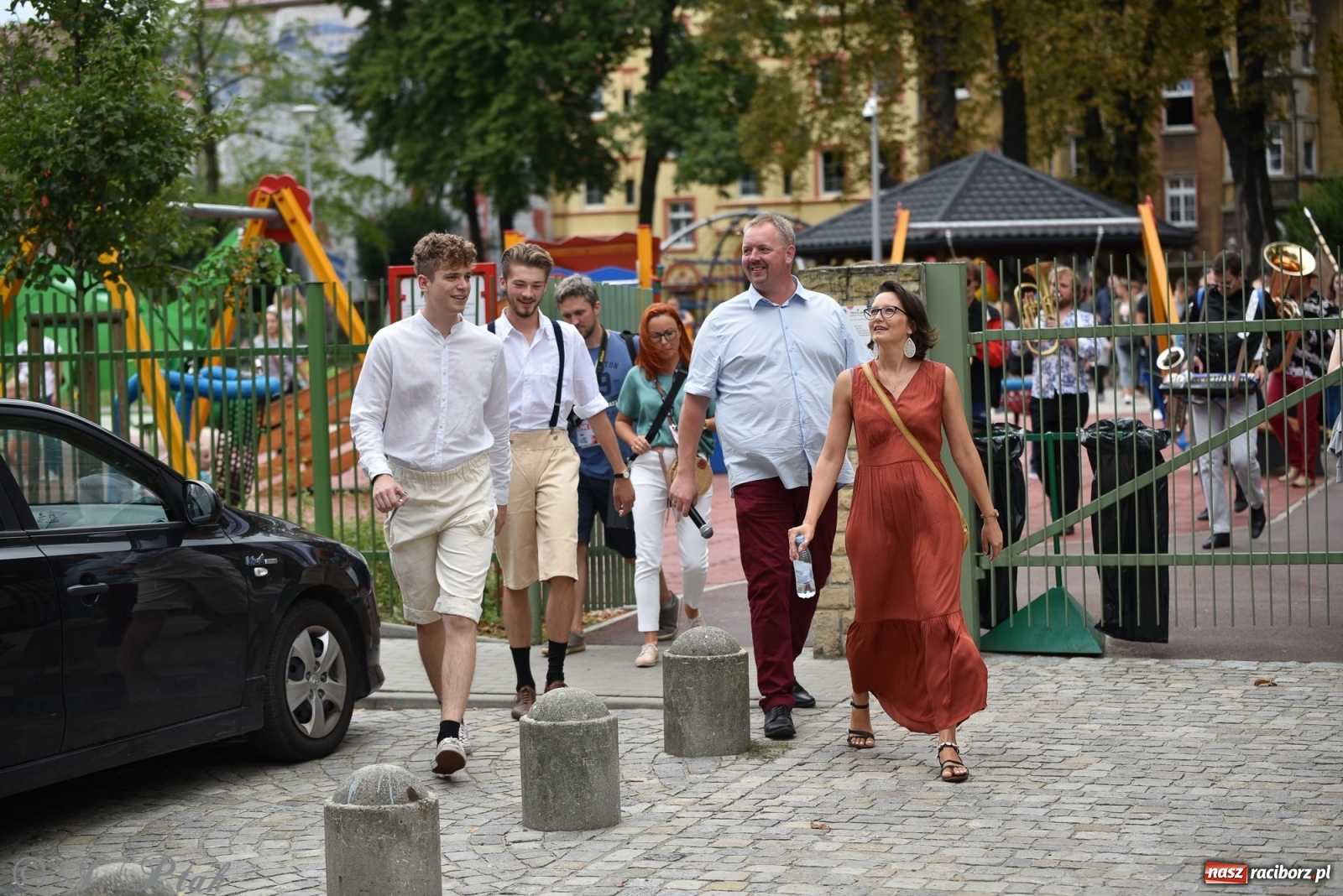 Zdjęcie w galerii na portalu naszraciborz.pl: Racibórz. Akcja artystyczna nieoczywista i Fanfara Awantura wiadomości z regionu