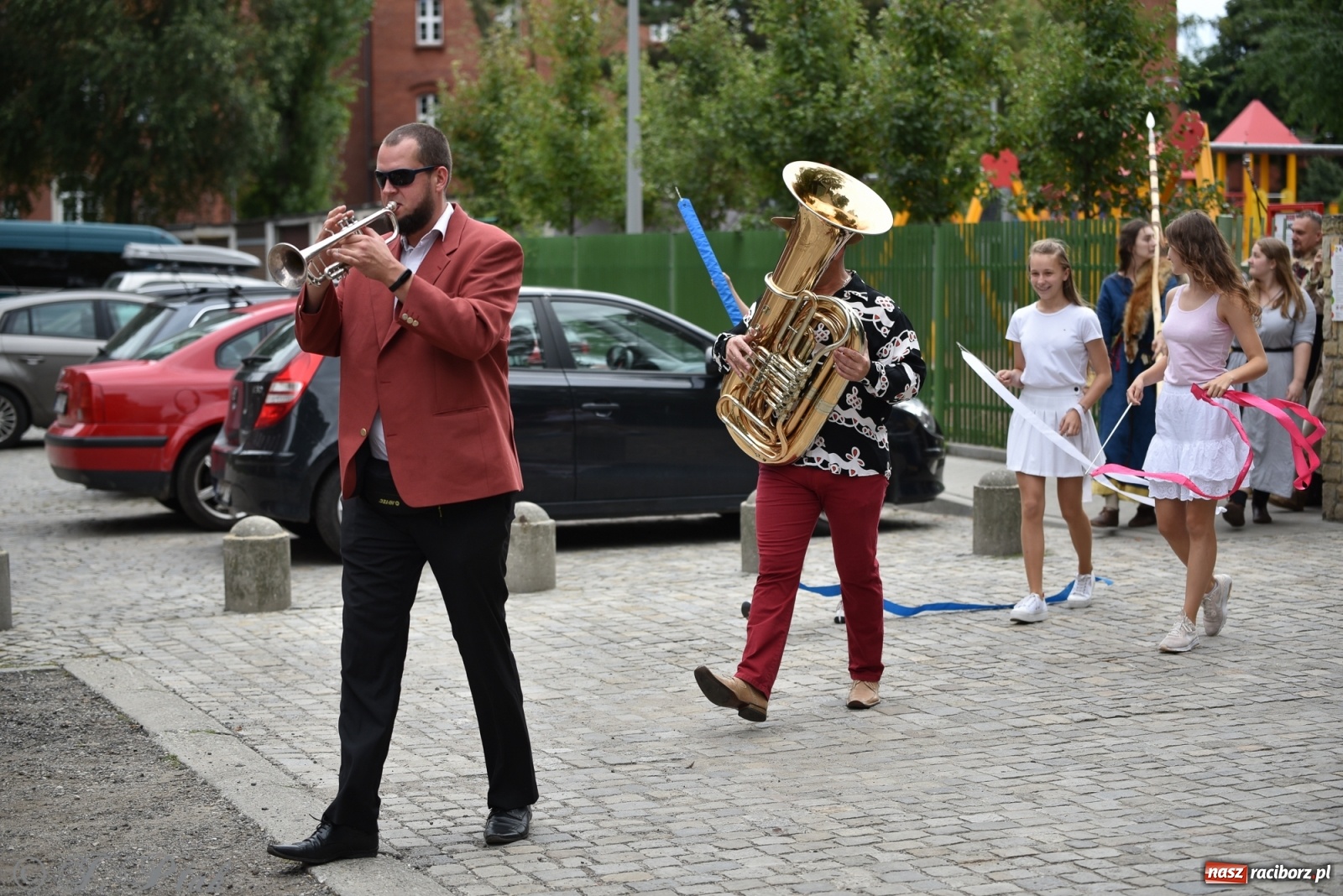 Zdjęcie w galerii na portalu naszraciborz.pl: Racibórz. Akcja artystyczna nieoczywista i Fanfara Awantura wiadomości z regionu