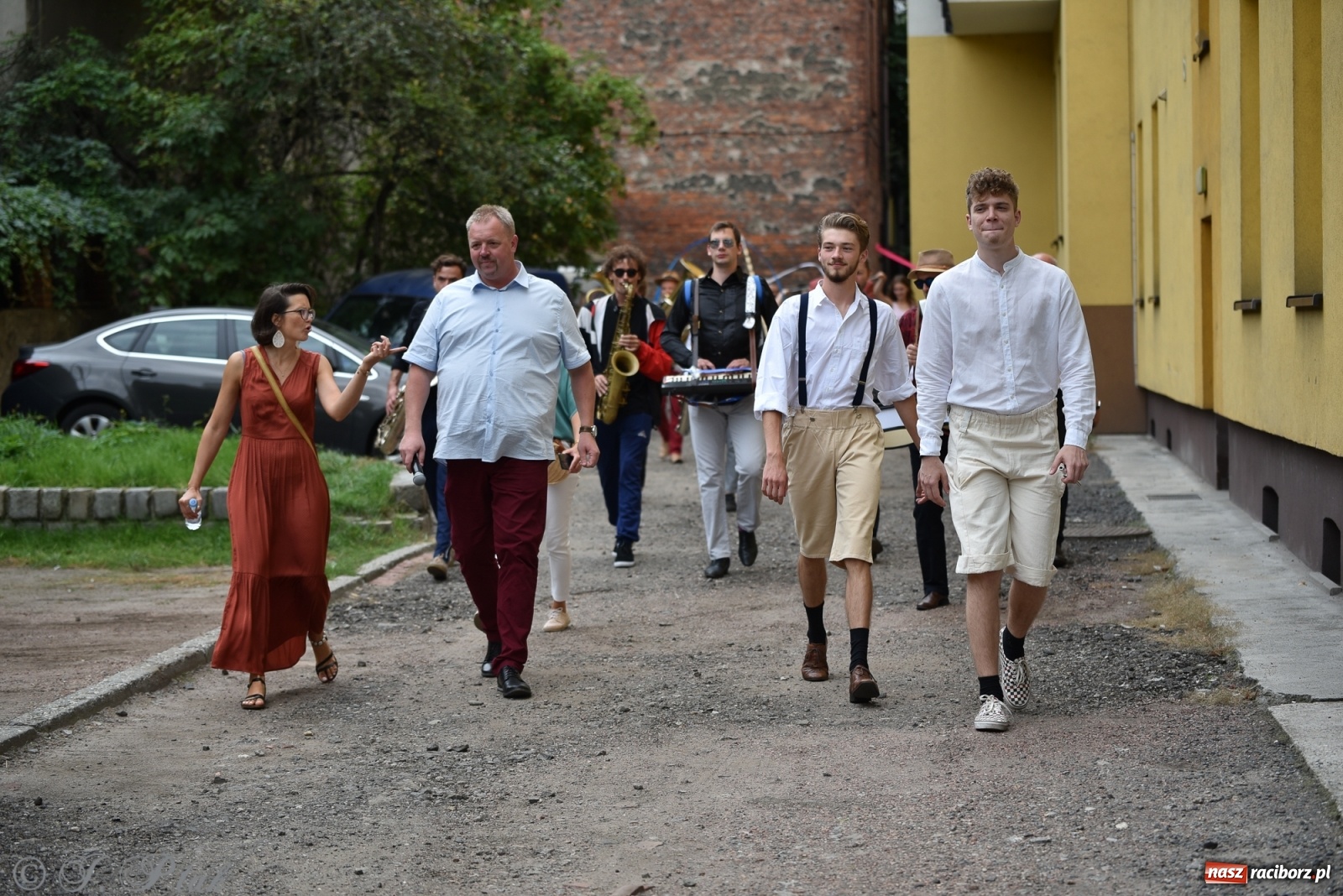 Zdjęcie w galerii na portalu naszraciborz.pl: Racibórz. Akcja artystyczna nieoczywista i Fanfara Awantura wiadomości z regionu