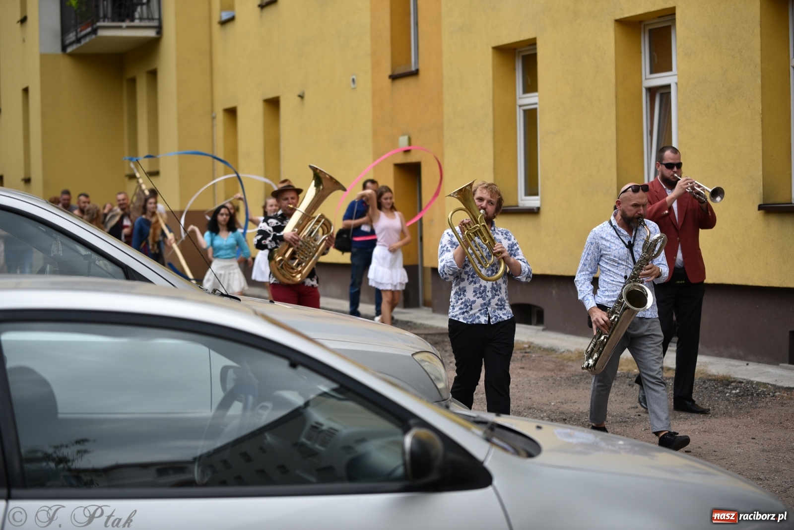 Zdjęcie w galerii na portalu naszraciborz.pl: Racibórz. Akcja artystyczna nieoczywista i Fanfara Awantura wiadomości z regionu