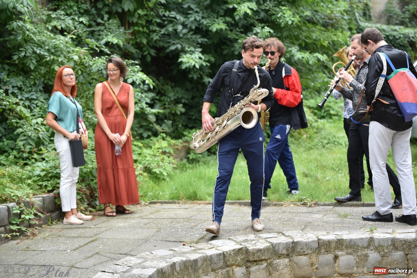 Zdjęcie w galerii na portalu naszraciborz.pl: Racibórz. Akcja artystyczna nieoczywista i Fanfara Awantura wiadomości z regionu