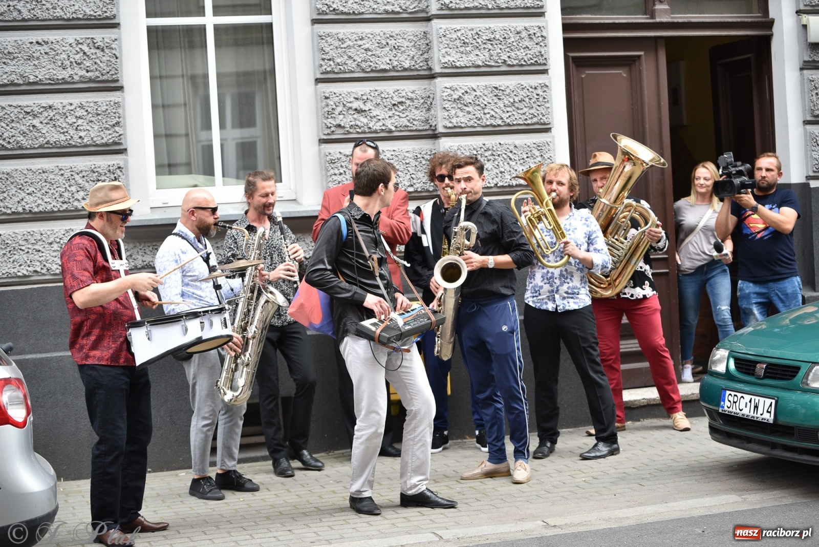 Zdjęcie w galerii na portalu naszraciborz.pl: Racibórz. Akcja artystyczna nieoczywista i Fanfara Awantura wiadomości z regionu