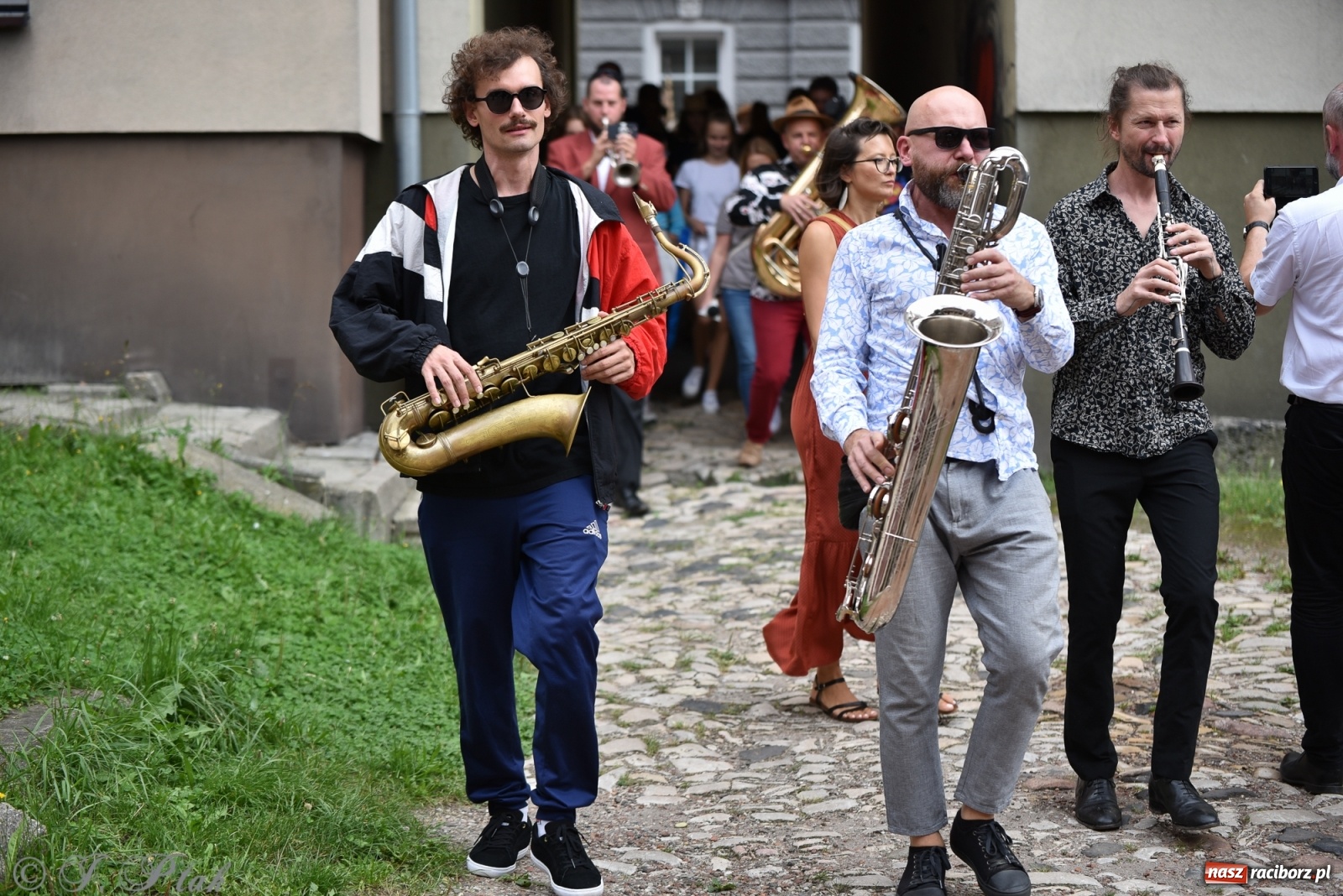 Zdjęcie w galerii na portalu naszraciborz.pl: Racibórz. Akcja artystyczna nieoczywista i Fanfara Awantura wiadomości z regionu