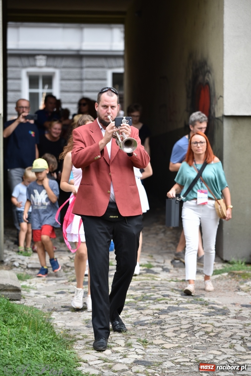 Zdjęcie w galerii na portalu naszraciborz.pl: Racibórz. Akcja artystyczna nieoczywista i Fanfara Awantura wiadomości z regionu