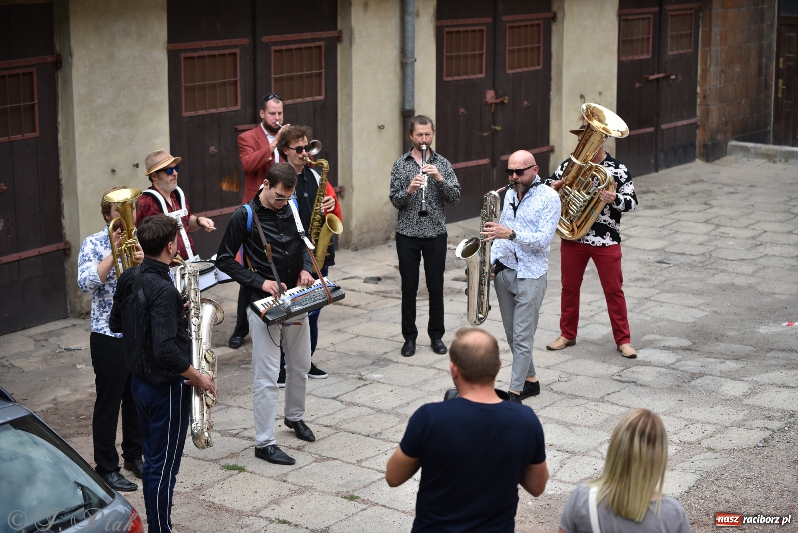 Zdjęcie w galerii na portalu naszraciborz.pl: Racibórz. Akcja artystyczna nieoczywista i Fanfara Awantura wiadomości z regionu