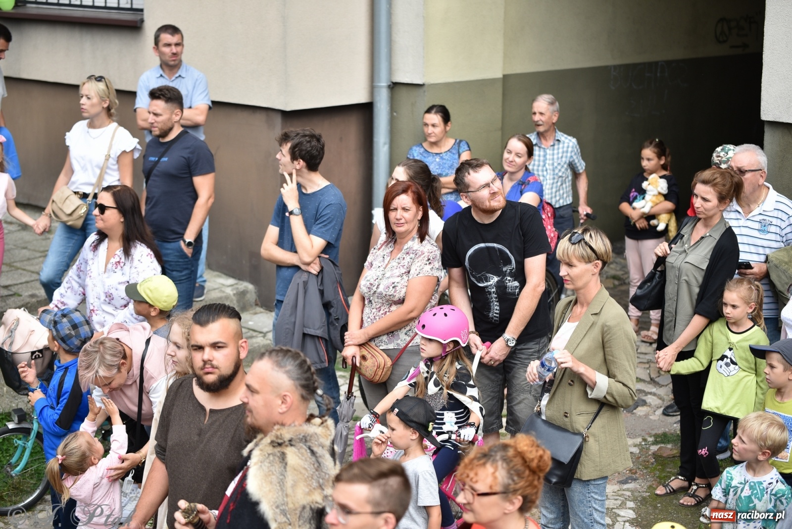 Zdjęcie w galerii na portalu naszraciborz.pl: Racibórz. Akcja artystyczna nieoczywista i Fanfara Awantura wiadomości z regionu