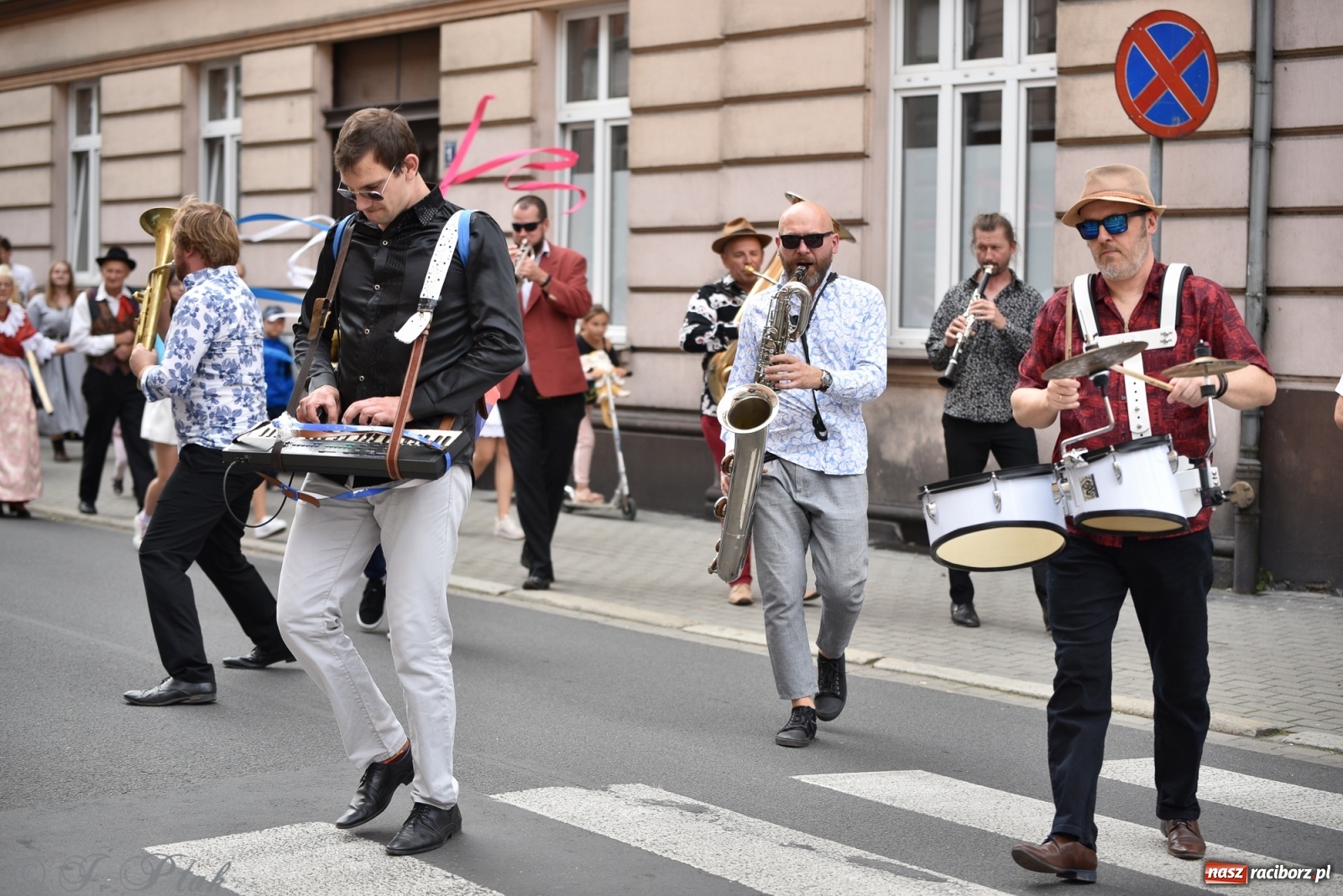 Zdjęcie w galerii na portalu naszraciborz.pl: Racibórz. Akcja artystyczna nieoczywista i Fanfara Awantura wiadomości z regionu