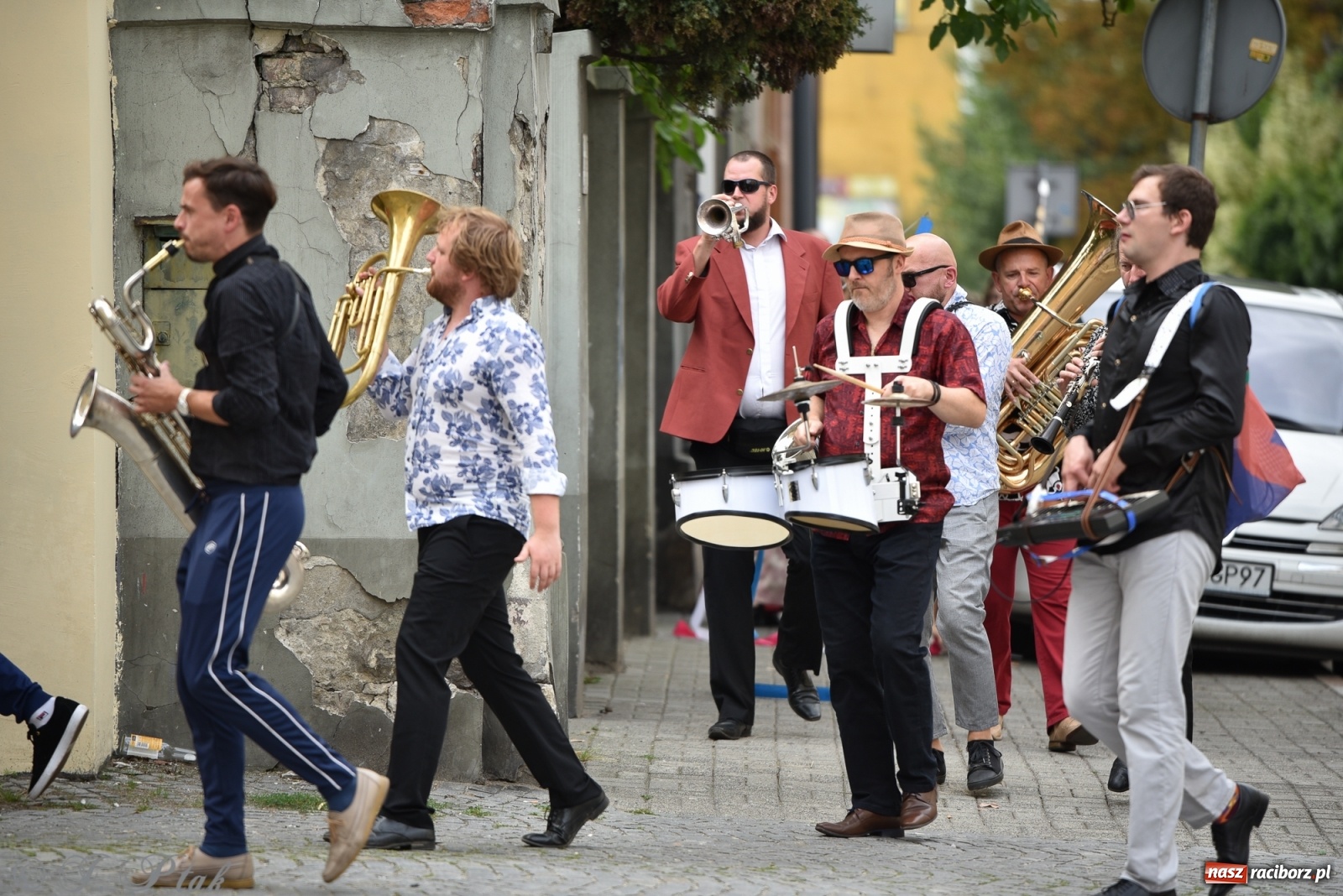 Zdjęcie w galerii na portalu naszraciborz.pl: Racibórz. Akcja artystyczna nieoczywista i Fanfara Awantura wiadomości z regionu