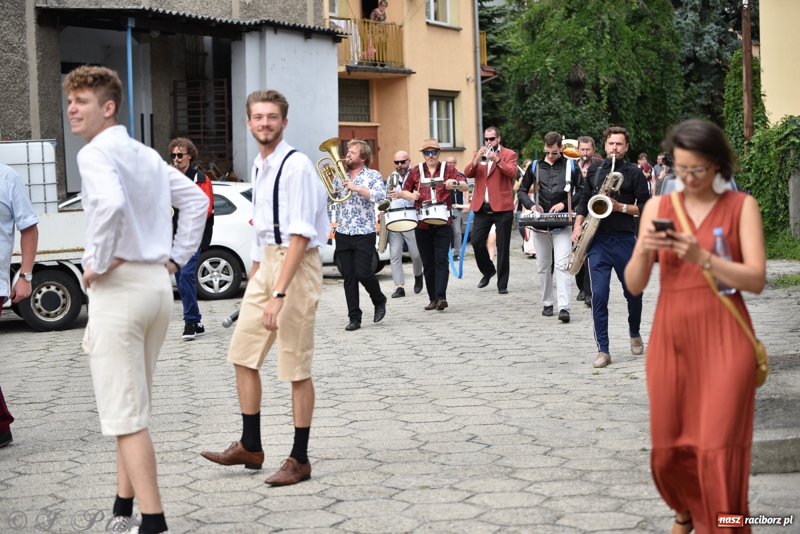 Zdjęcie w galerii na portalu naszraciborz.pl: Racibórz. Akcja artystyczna nieoczywista i Fanfara Awantura wiadomości z regionu