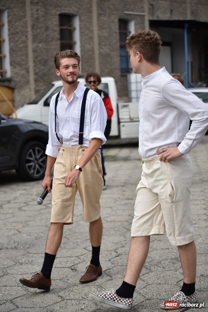 Zdjęcie w galerii na portalu naszraciborz.pl: Racibórz. Akcja artystyczna nieoczywista i Fanfara Awantura wiadomości z regionu