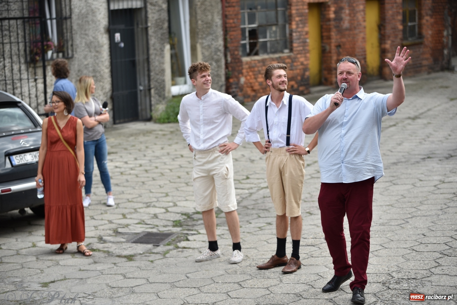 Zdjęcie w galerii na portalu naszraciborz.pl: Racibórz. Akcja artystyczna nieoczywista i Fanfara Awantura wiadomości z regionu