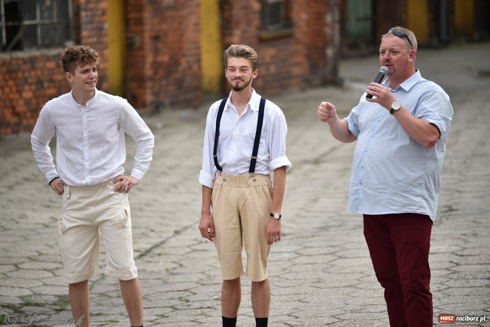 Zdjęcie w galerii na portalu naszraciborz.pl: Racibórz. Akcja artystyczna nieoczywista i Fanfara Awantura wiadomości z regionu