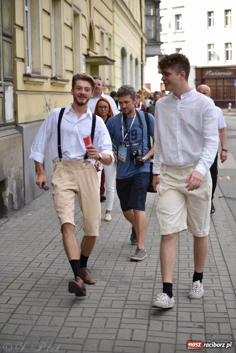 Zdjęcie w galerii na portalu naszraciborz.pl: Racibórz. Akcja artystyczna nieoczywista i Fanfara Awantura wiadomości z regionu