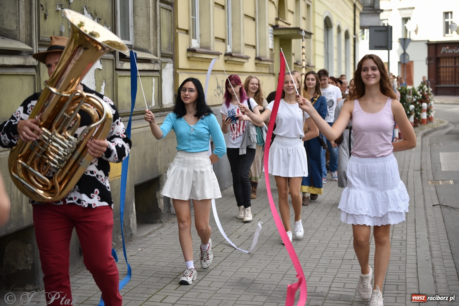 Zdjęcie w galerii na portalu naszraciborz.pl: Racibórz. Akcja artystyczna nieoczywista i Fanfara Awantura wiadomości z regionu