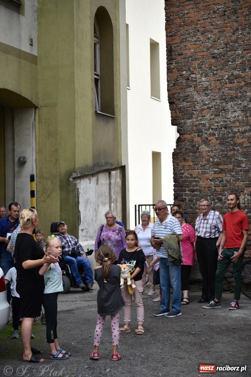 Zdjęcie w galerii na portalu naszraciborz.pl: Racibórz. Akcja artystyczna nieoczywista i Fanfara Awantura wiadomości z regionu