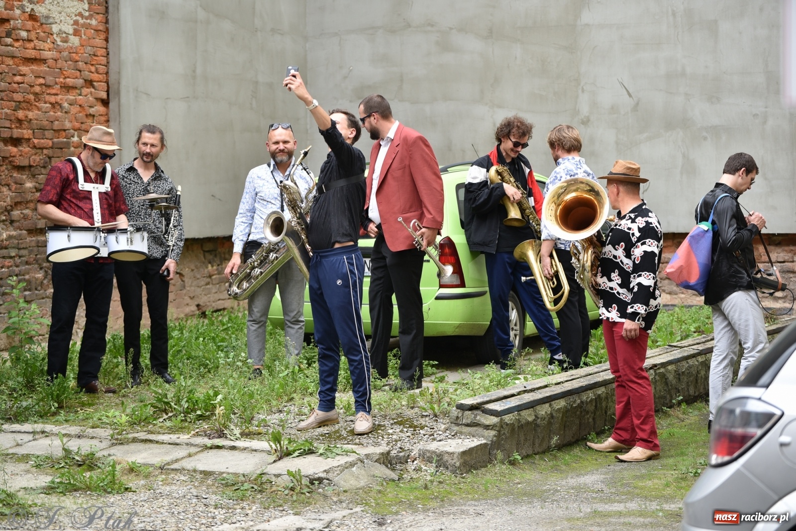 Zdjęcie w galerii na portalu naszraciborz.pl: Racibórz. Akcja artystyczna nieoczywista i Fanfara Awantura wiadomości z regionu