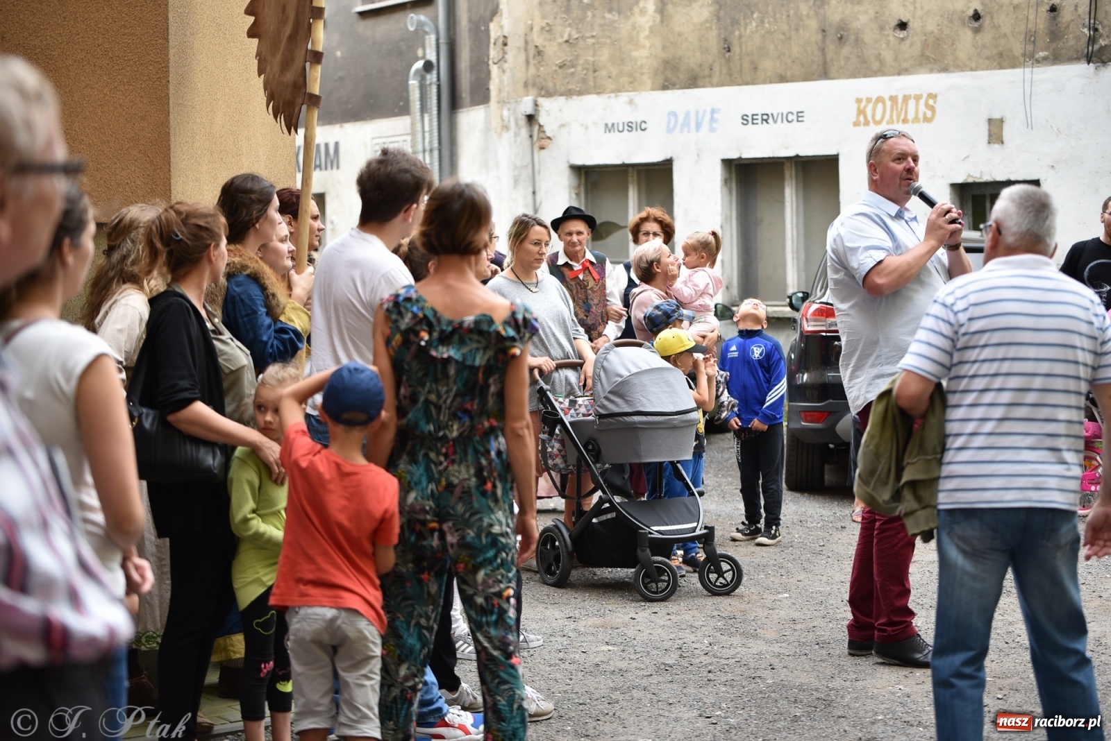 Zdjęcie w galerii na portalu naszraciborz.pl: Racibórz. Akcja artystyczna nieoczywista i Fanfara Awantura wiadomości z regionu