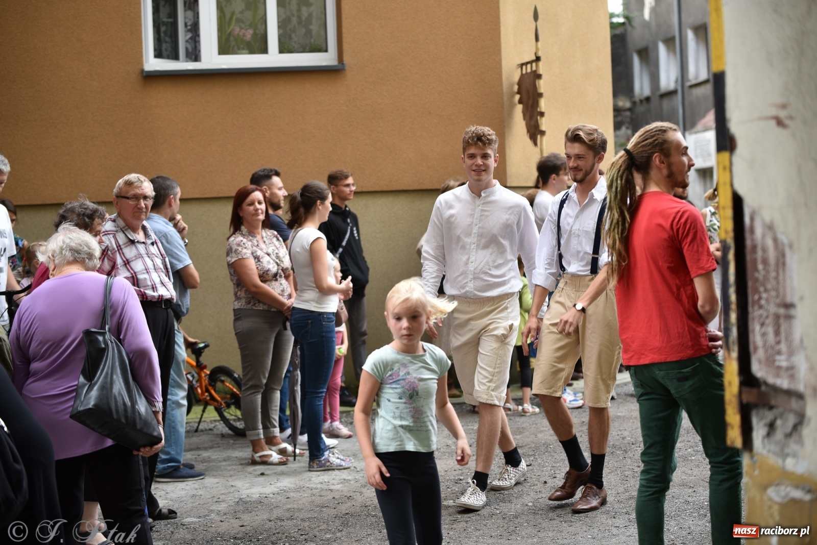 Zdjęcie w galerii na portalu naszraciborz.pl: Racibórz. Akcja artystyczna nieoczywista i Fanfara Awantura wiadomości z regionu